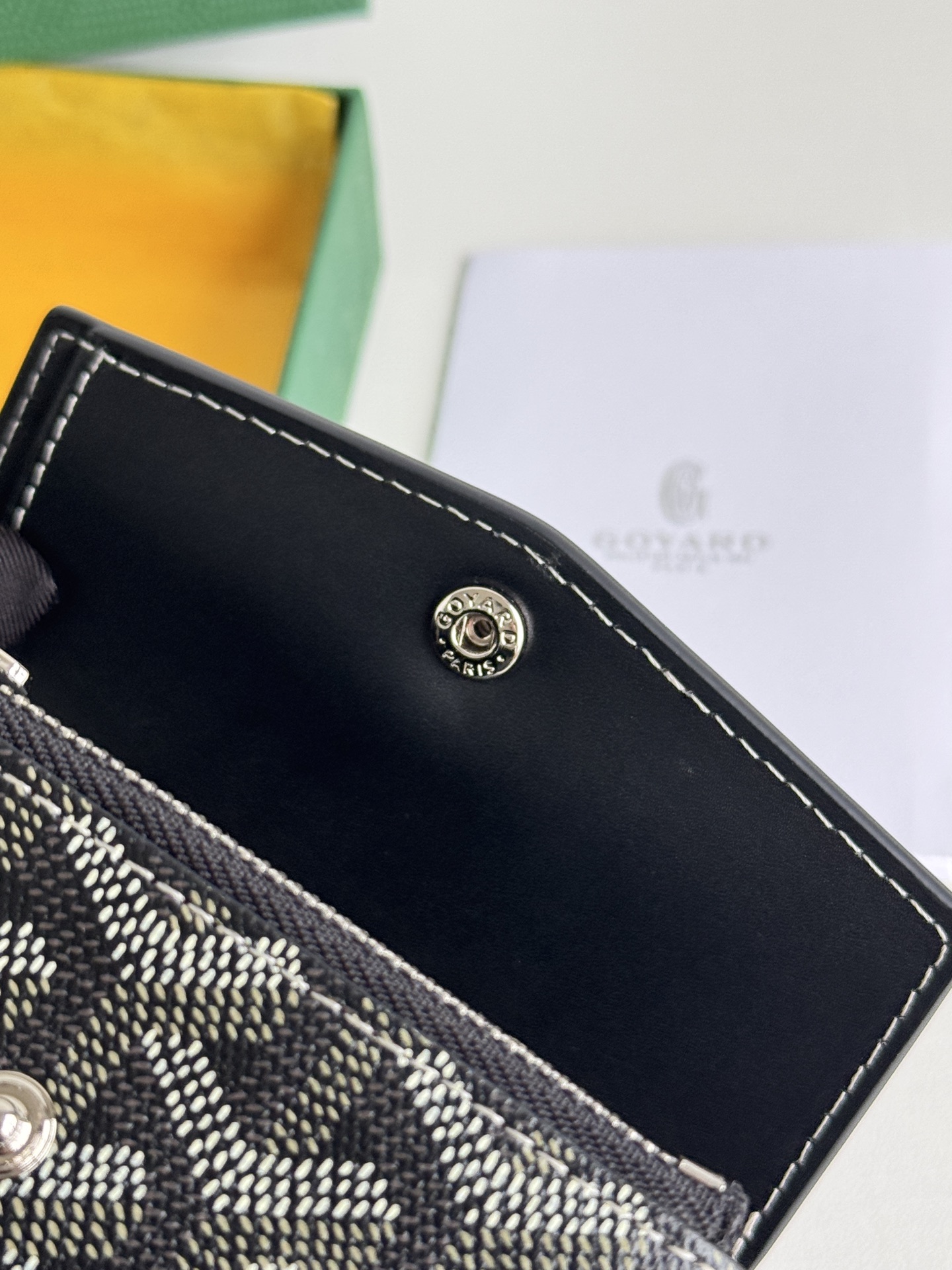 Saint-Gabriel 三折財布 - Goyardine帆布と小牛皮使用のコンパクトデザイン