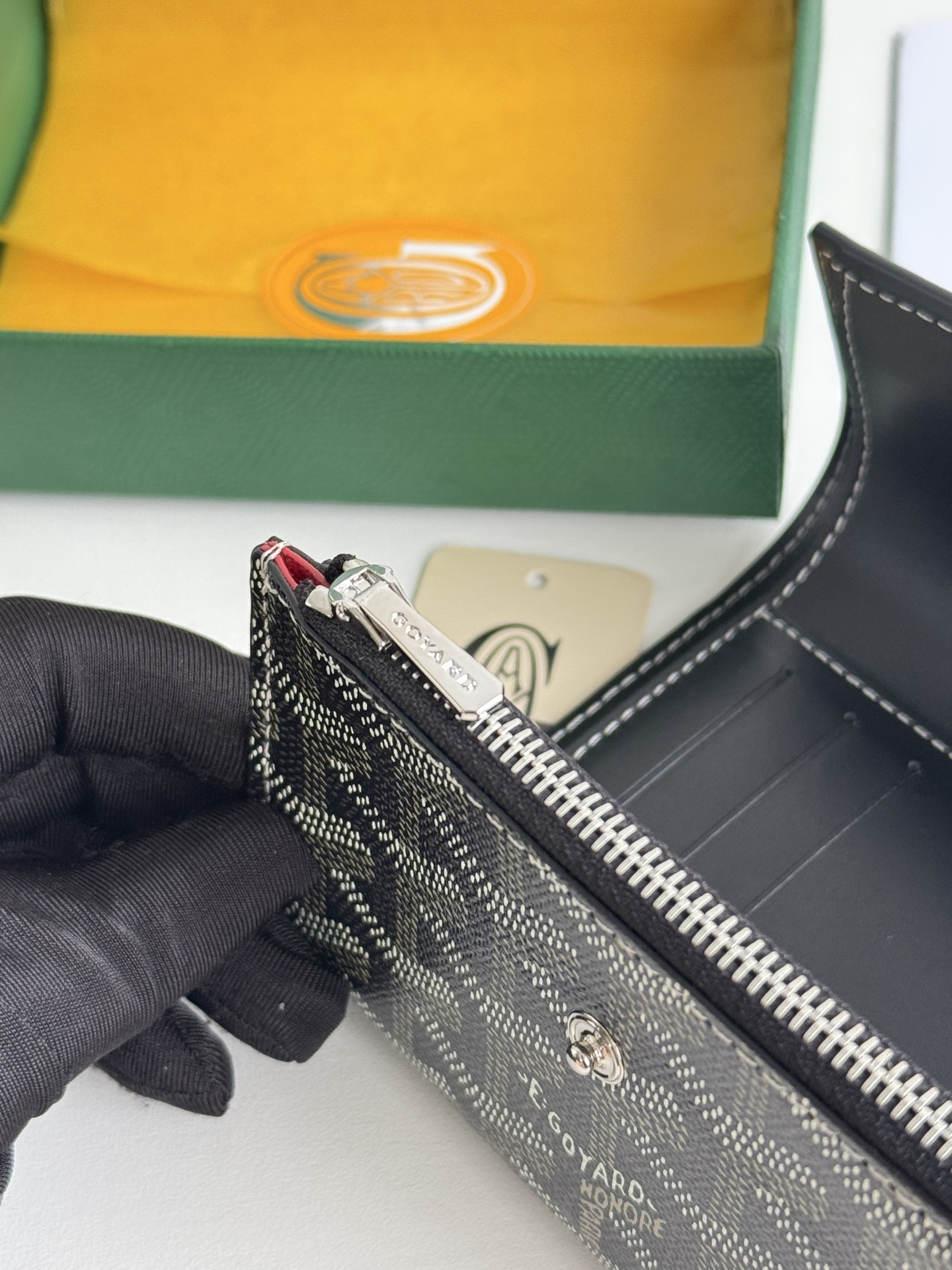 Saint-Gabriel 三折財布 - Goyardine帆布と小牛皮使用のコンパクトデザイン