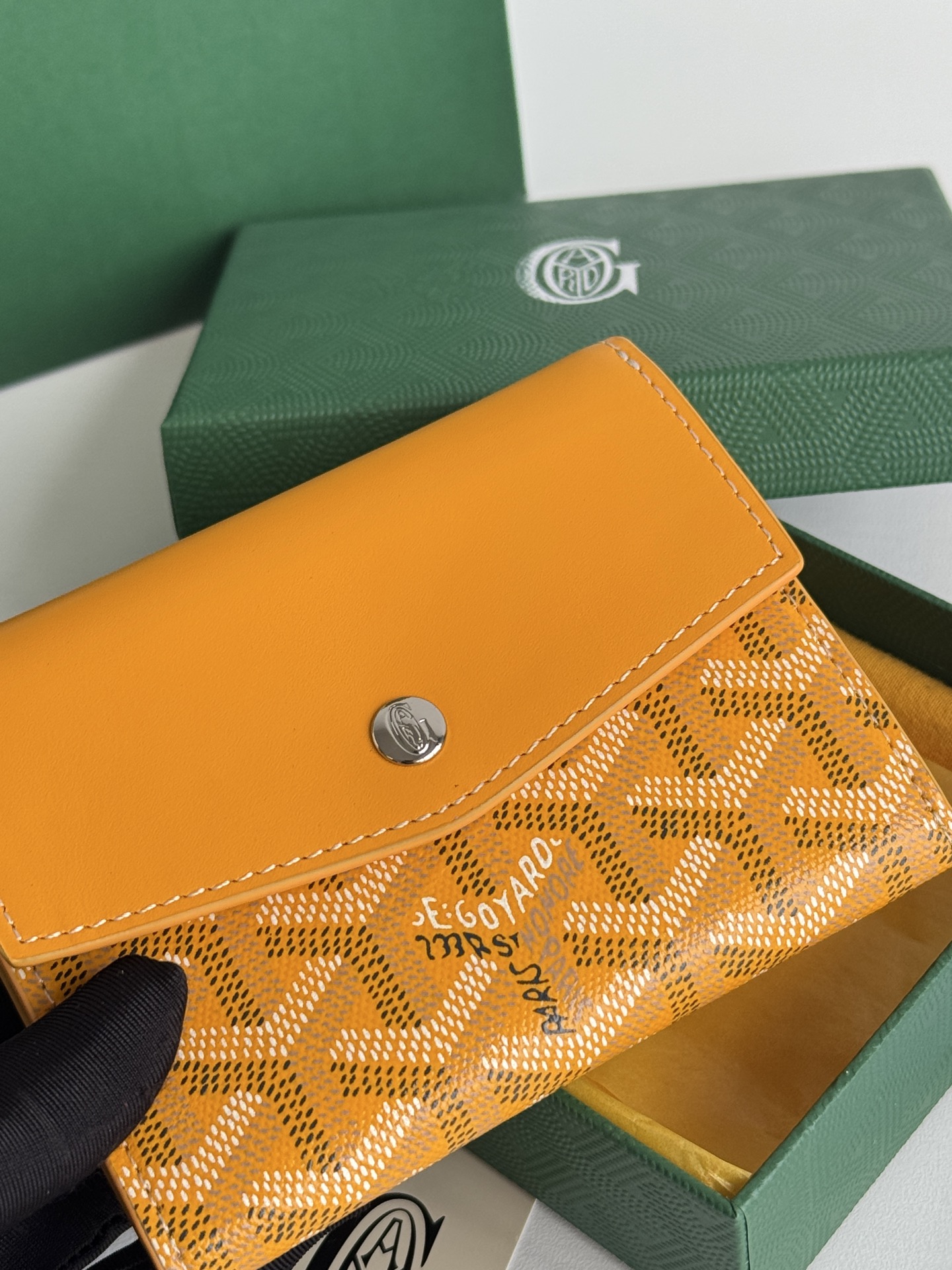 Saint-Gabriel 三折財布 - Goyardine帆布と小牛皮製のコンパクトデザイン