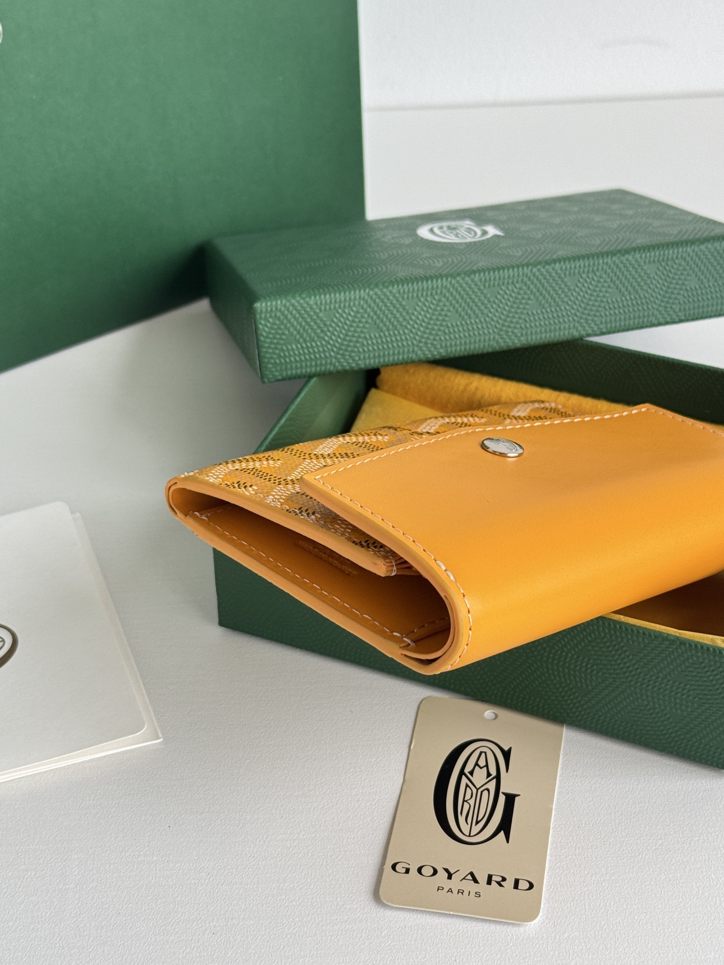 Saint-Gabriel 三折財布 - Goyardine帆布と小牛皮製のコンパクトデザイン