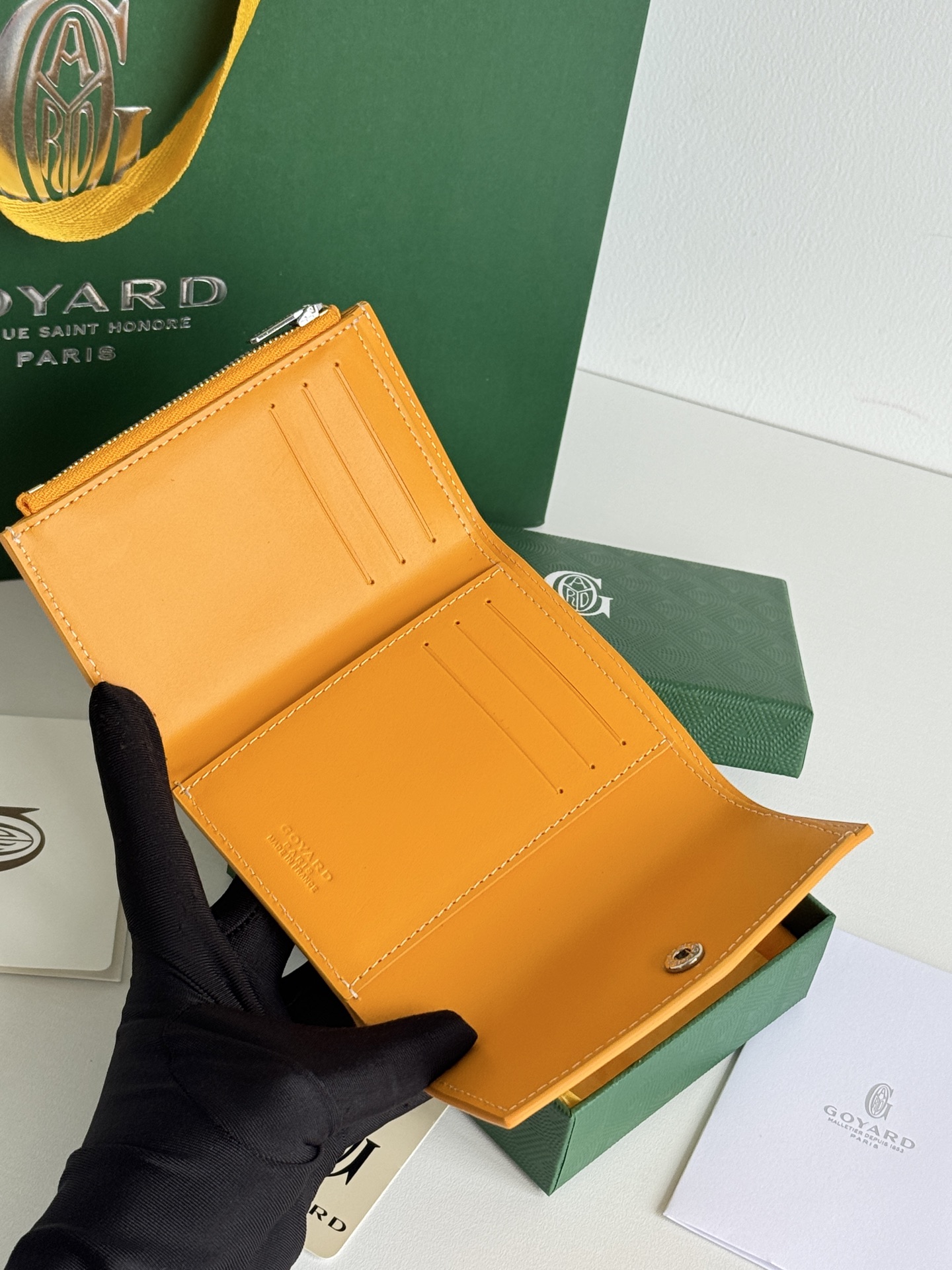 Saint-Gabriel 三折財布 - Goyardine帆布と小牛皮製のコンパクトデザイン