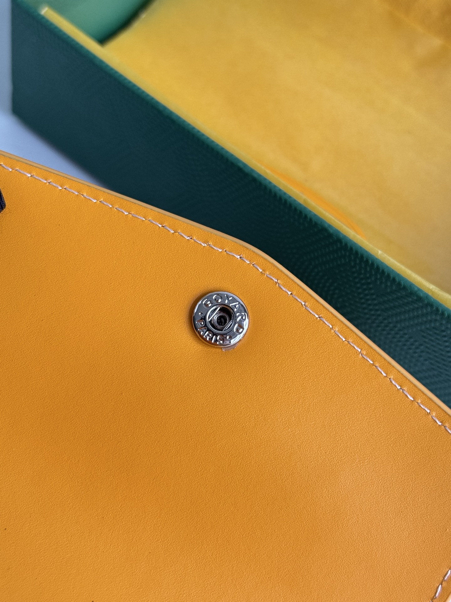 Saint-Gabriel 三折財布 - Goyardine帆布と小牛皮製のコンパクトデザイン