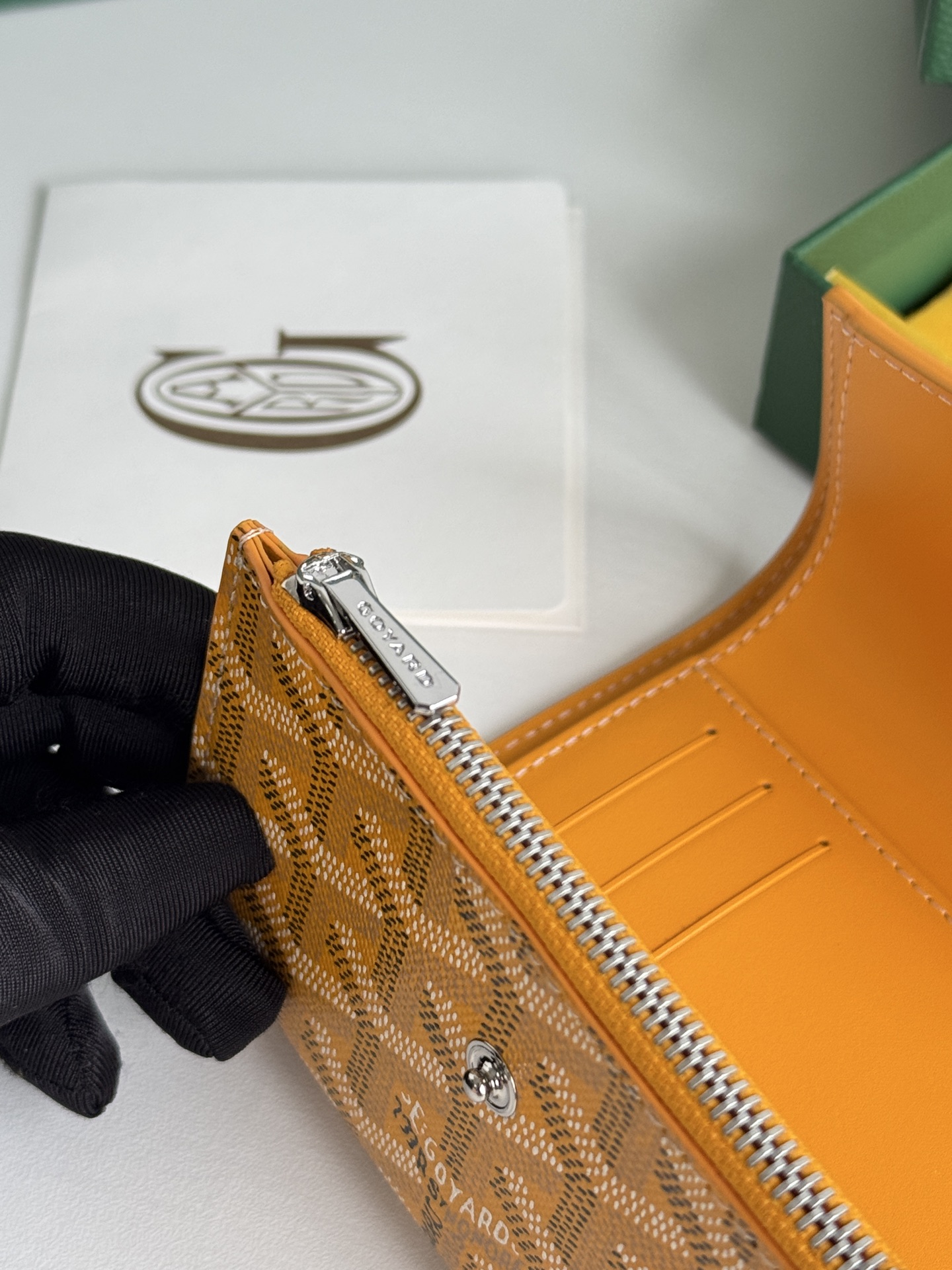 Saint-Gabriel 三折財布 - Goyardine帆布と小牛皮製のコンパクトデザイン