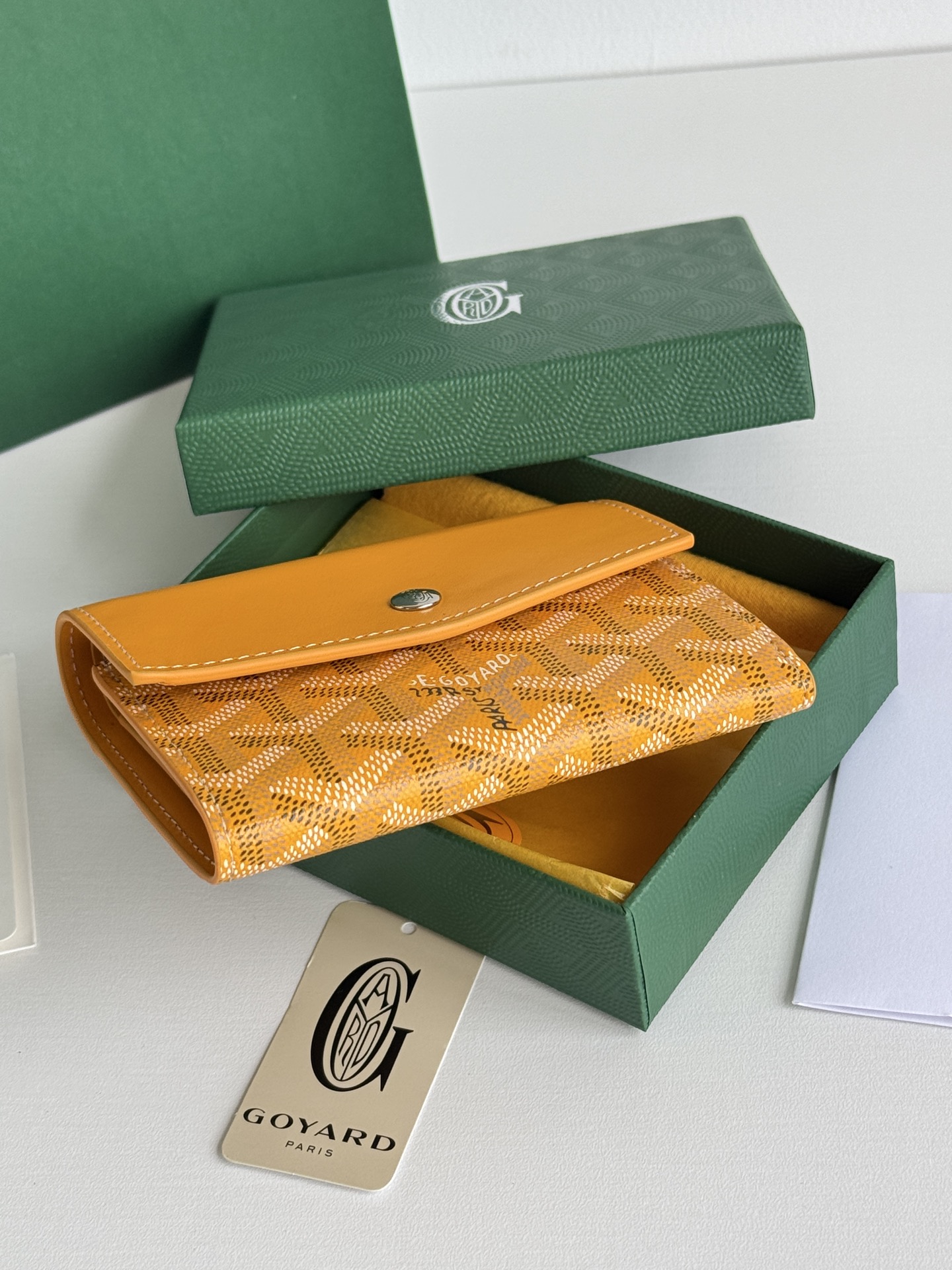 Saint-Gabriel 三折財布 - Goyardine帆布と小牛皮製のコンパクトデザイン