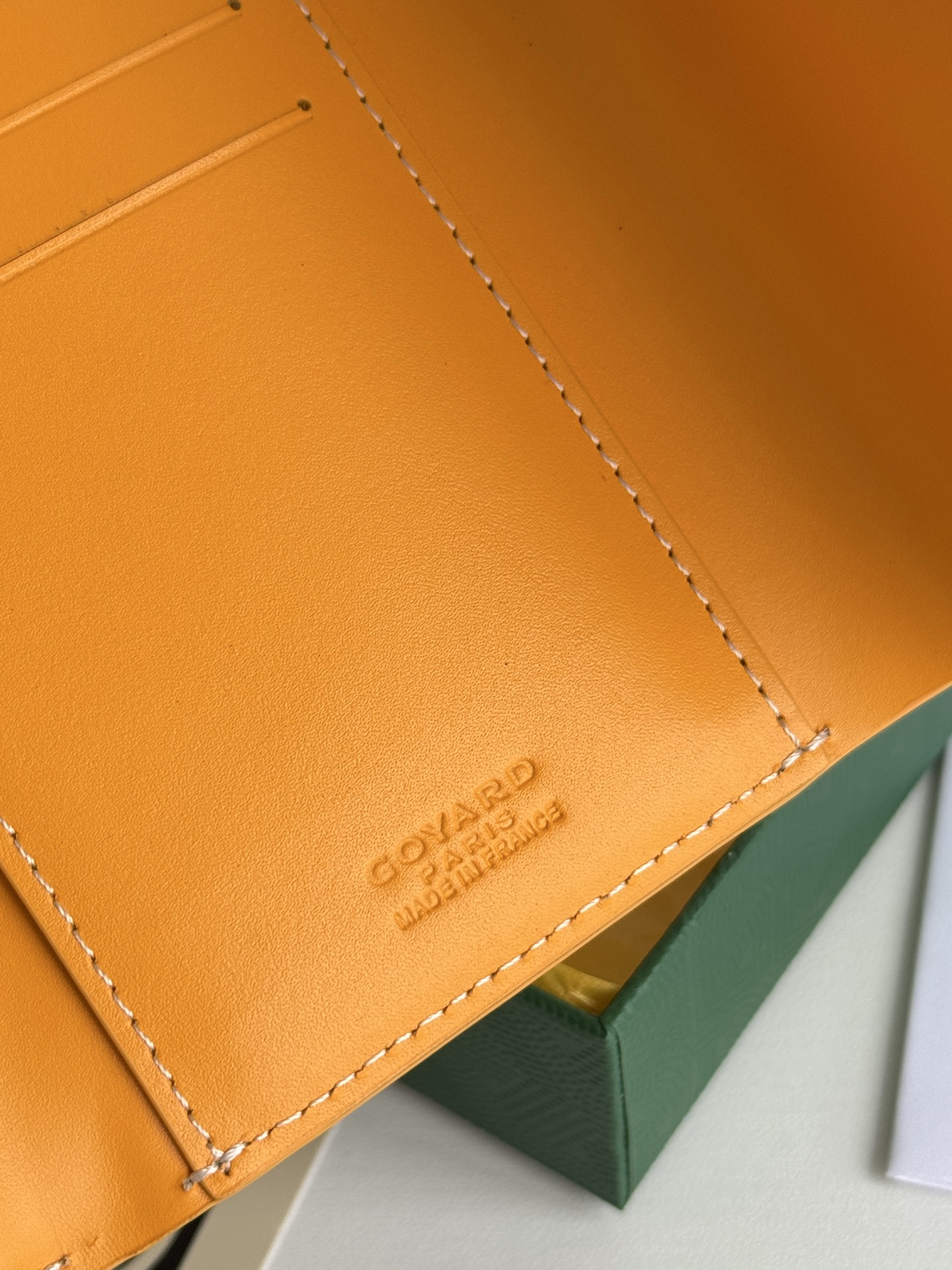 Saint-Gabriel 三折財布 - Goyardine帆布と小牛皮製のコンパクトデザイン