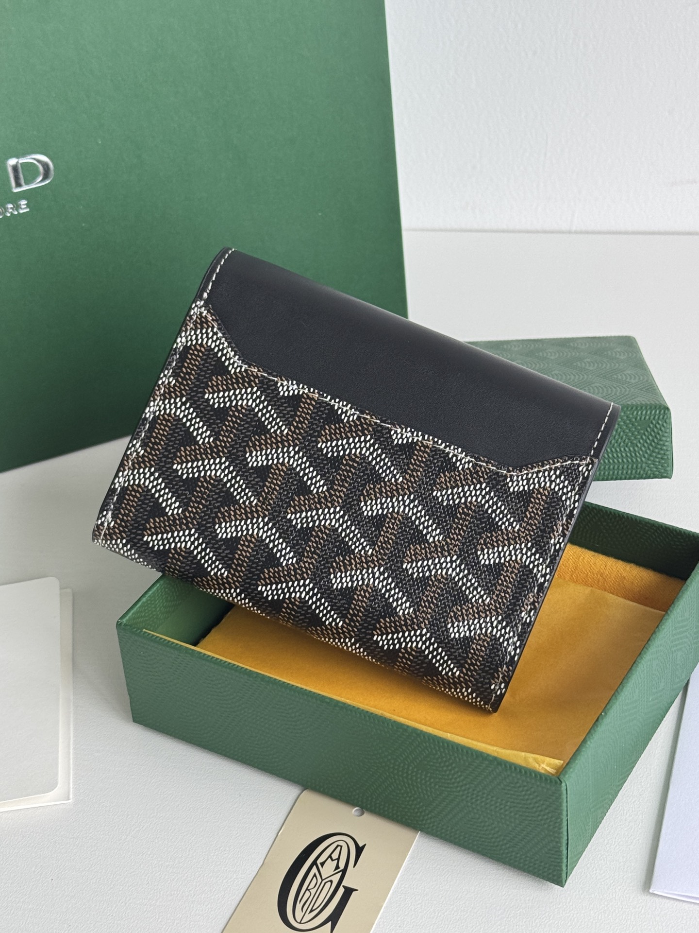 Saint-Gabriel 三折財布 | Goyardine帆布と小牛皮の高級仕立て