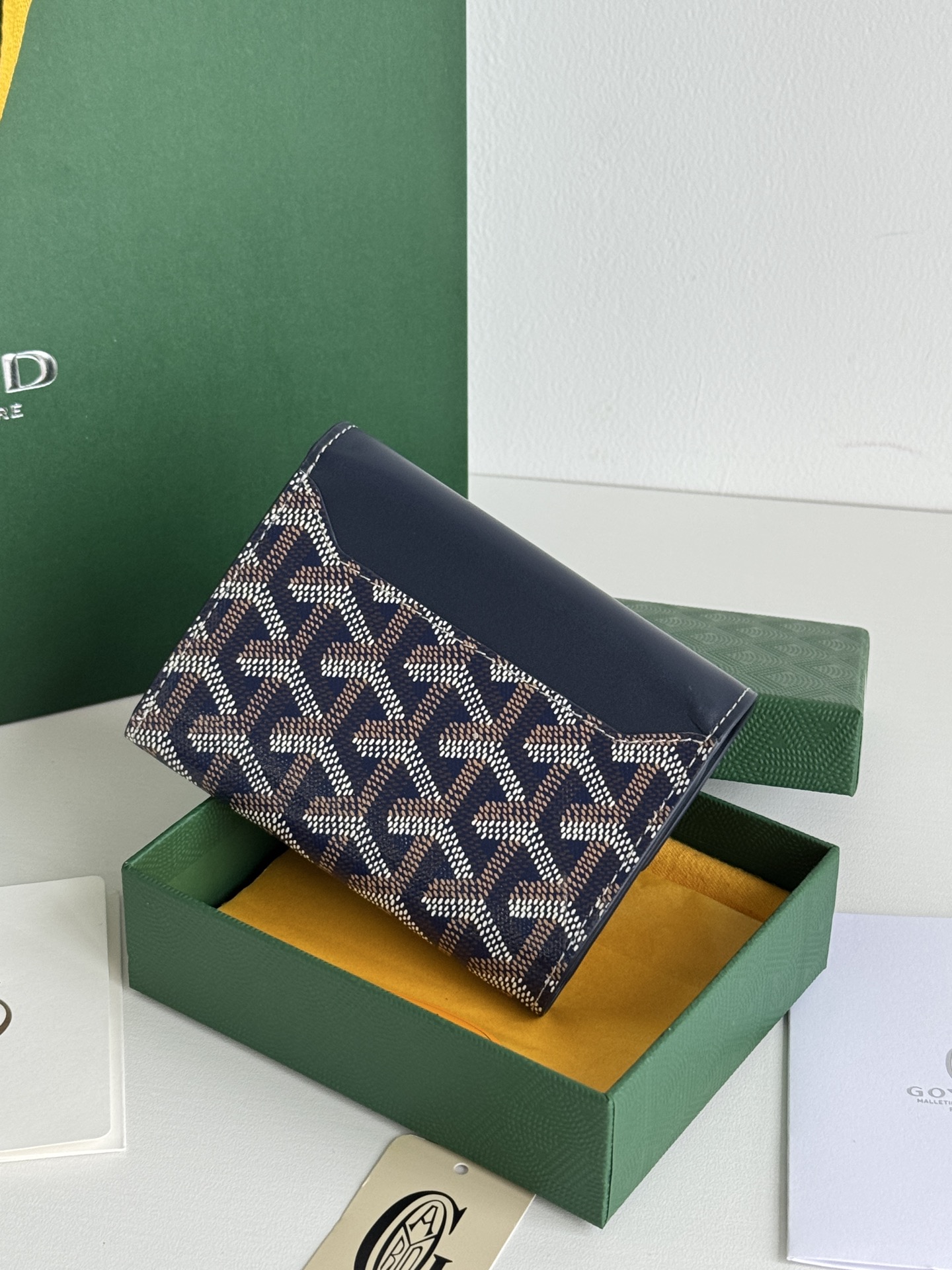 Saint-Gabriel 三折財布 - Goyardine 帆布と小牛皮のコンパクトデザイン