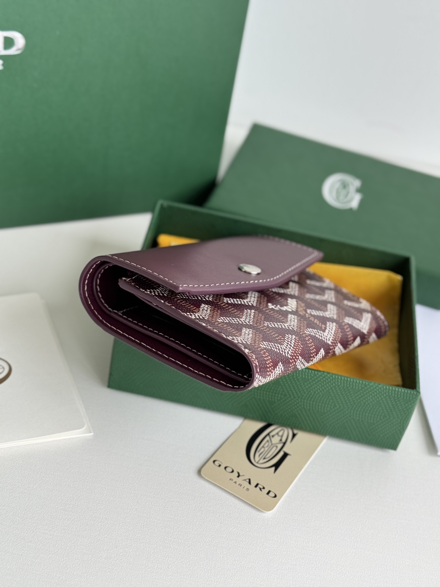 Saint-Gabriel 三折財布 - Goyardine帆布と小牛皮のエレガントなデザイン