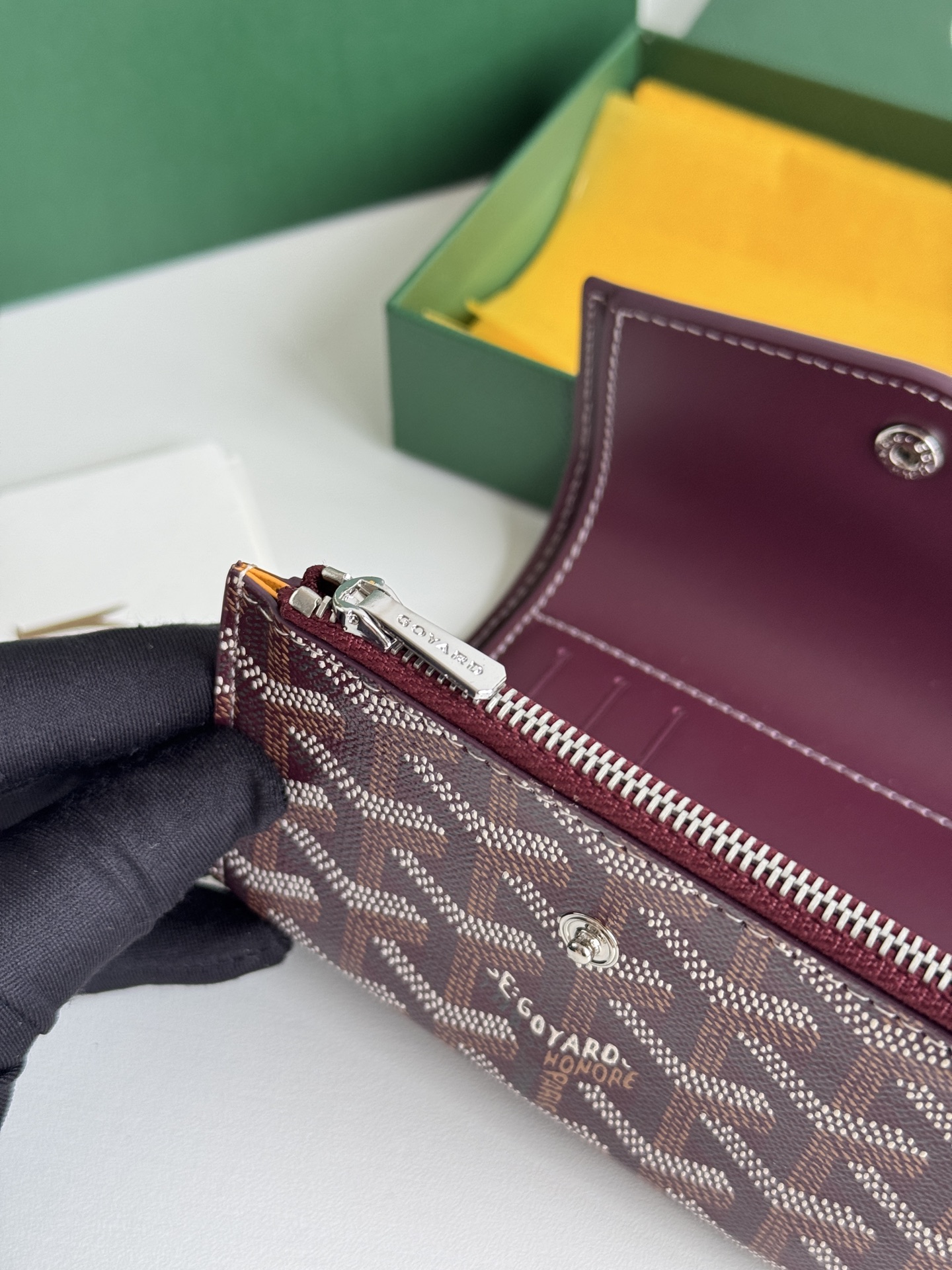 Saint-Gabriel 三折財布 - Goyardine帆布と小牛皮のエレガントなデザイン