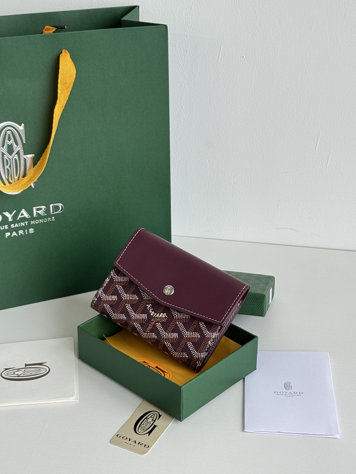 Saint-Gabriel 三折財布 - Goyardine帆布と小牛皮のエレガントなデザイン