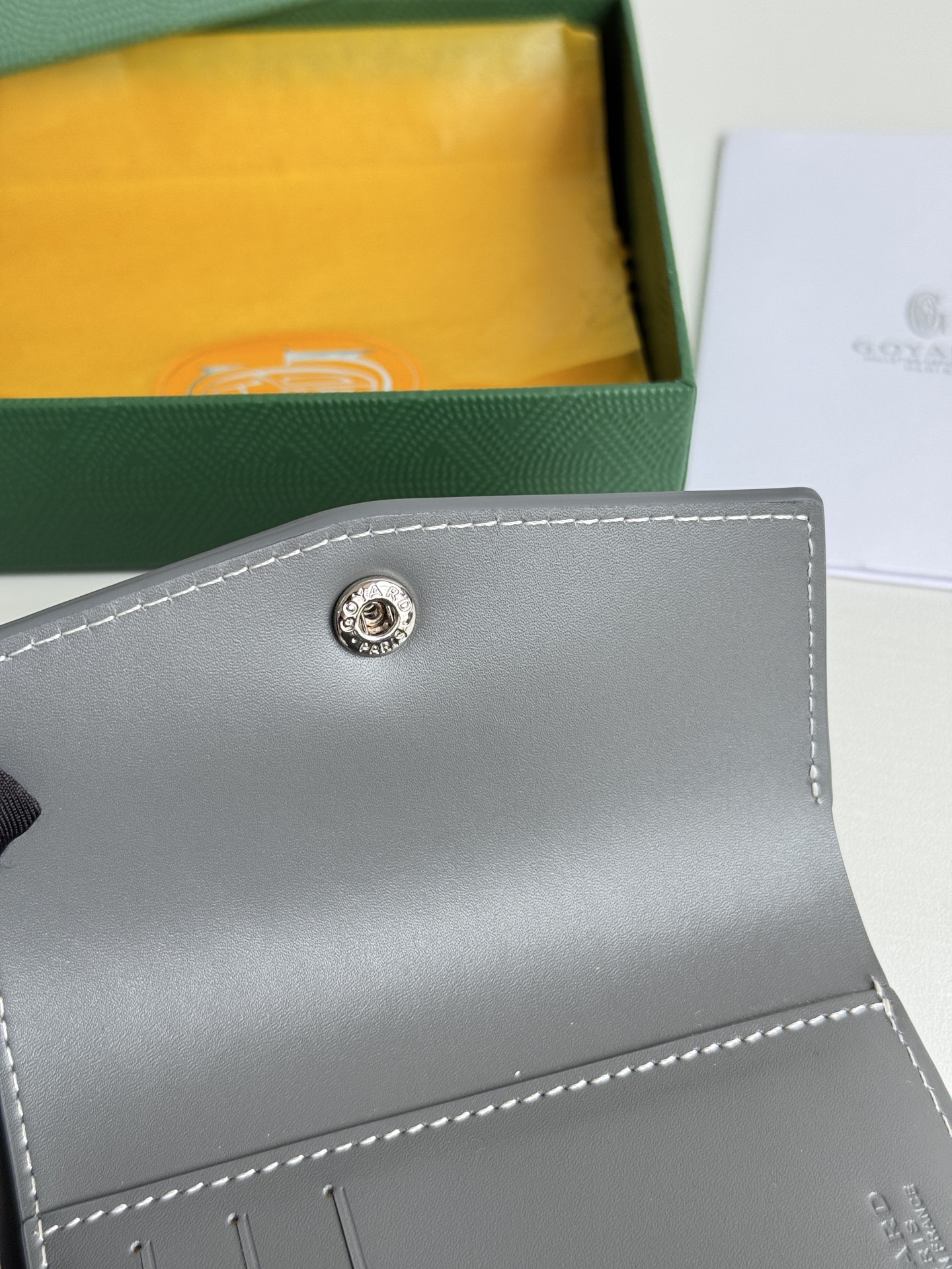 Saint-Gabriel 三折財布 - Goyardine帆布と小牛皮の高級仕立て