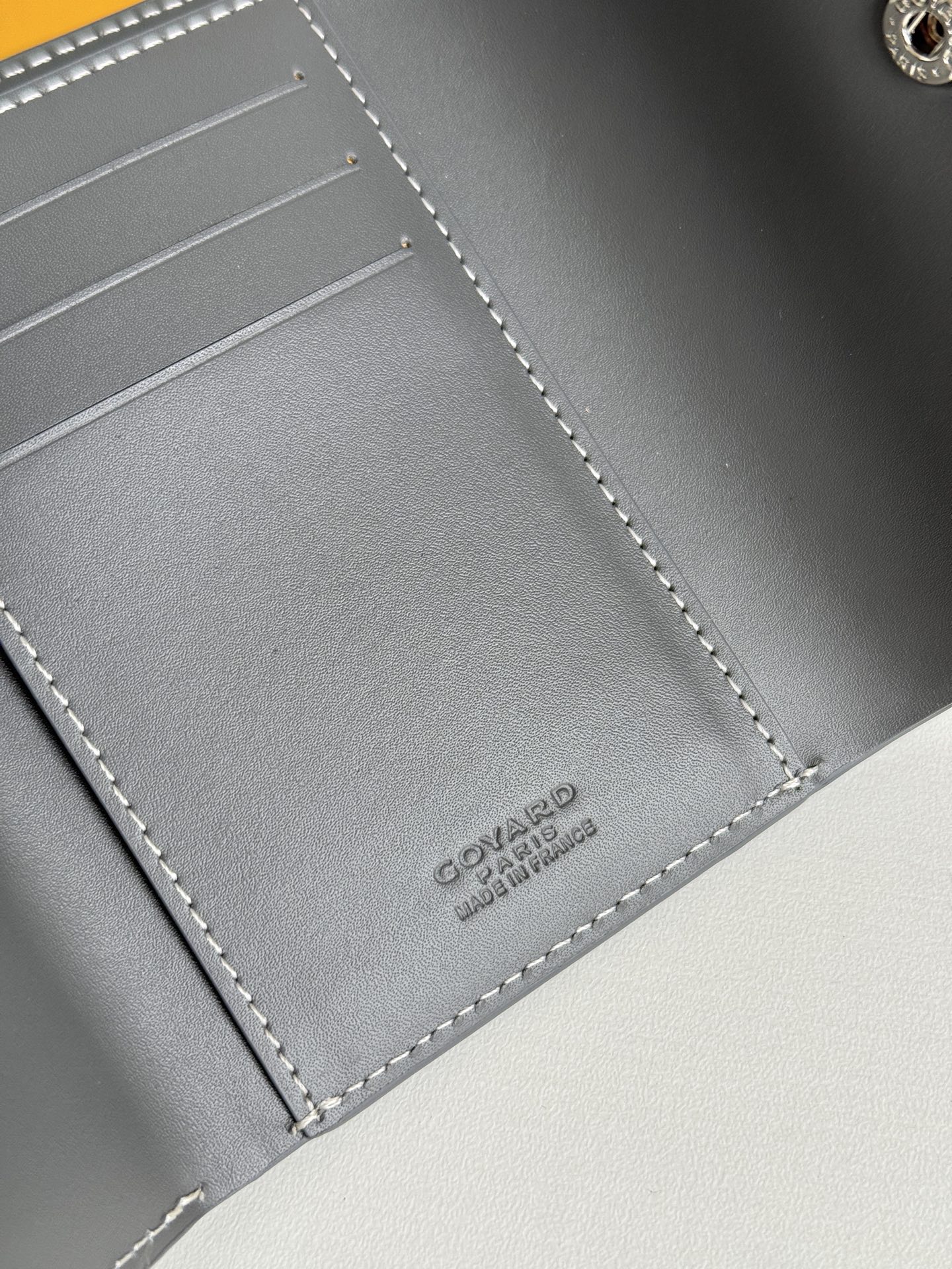 Saint-Gabriel 三折財布 - Goyardine帆布と小牛皮の高級仕立て