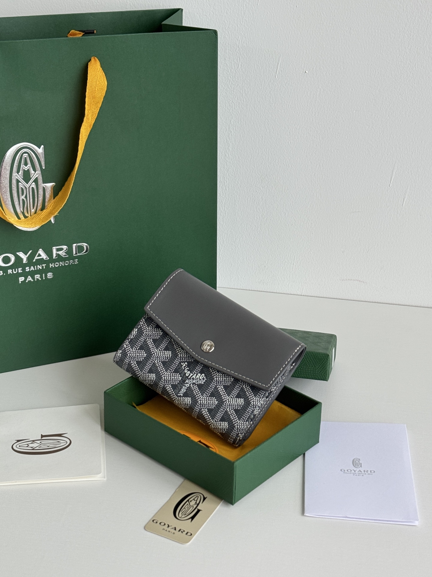 Saint-Gabriel 三折財布 - Goyardine帆布と小牛皮の高級仕立て