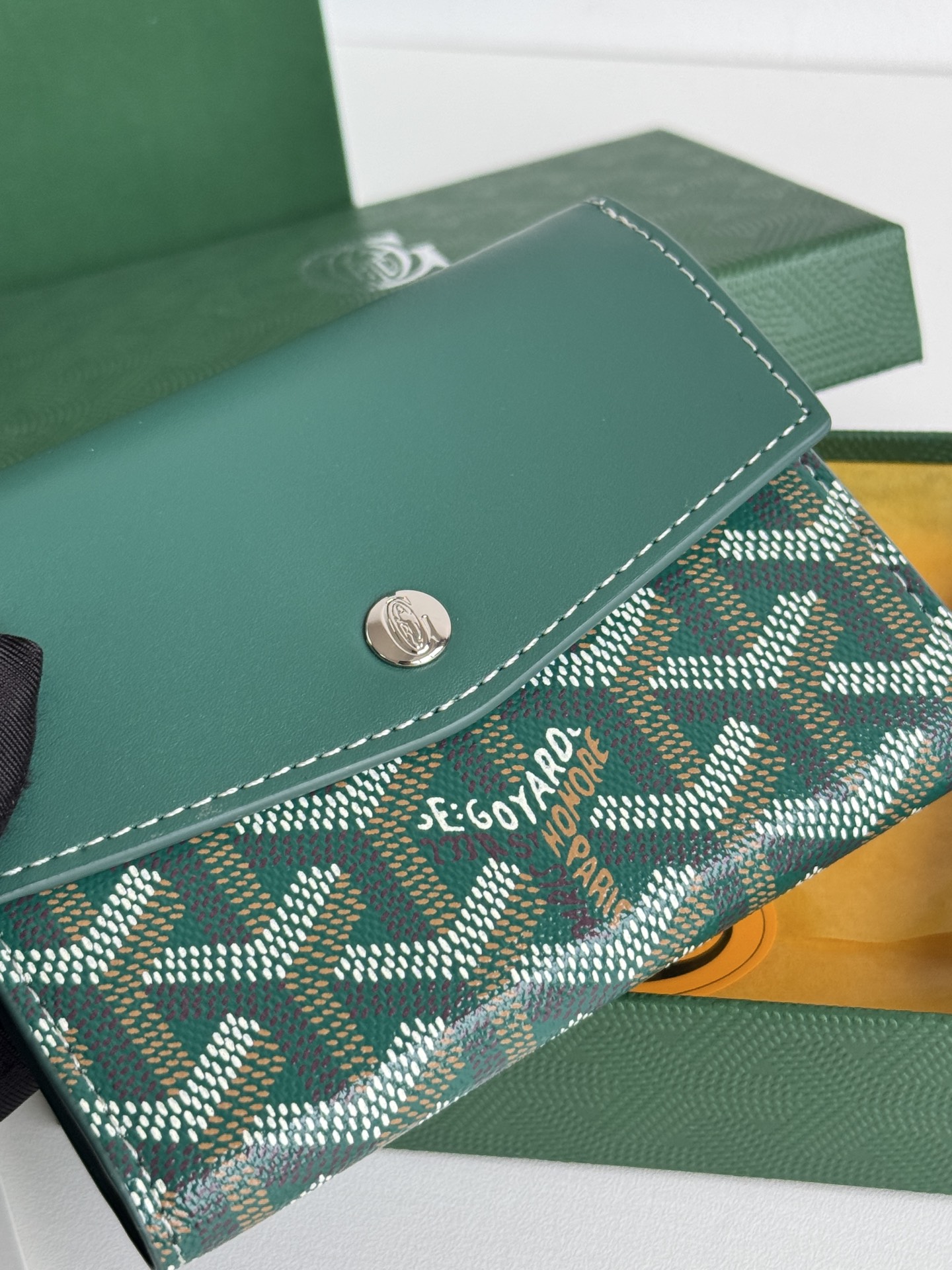 Saint-Gabriel 三折財布 - Goyardine 帆布と小牛皮のコンパクトデザイン