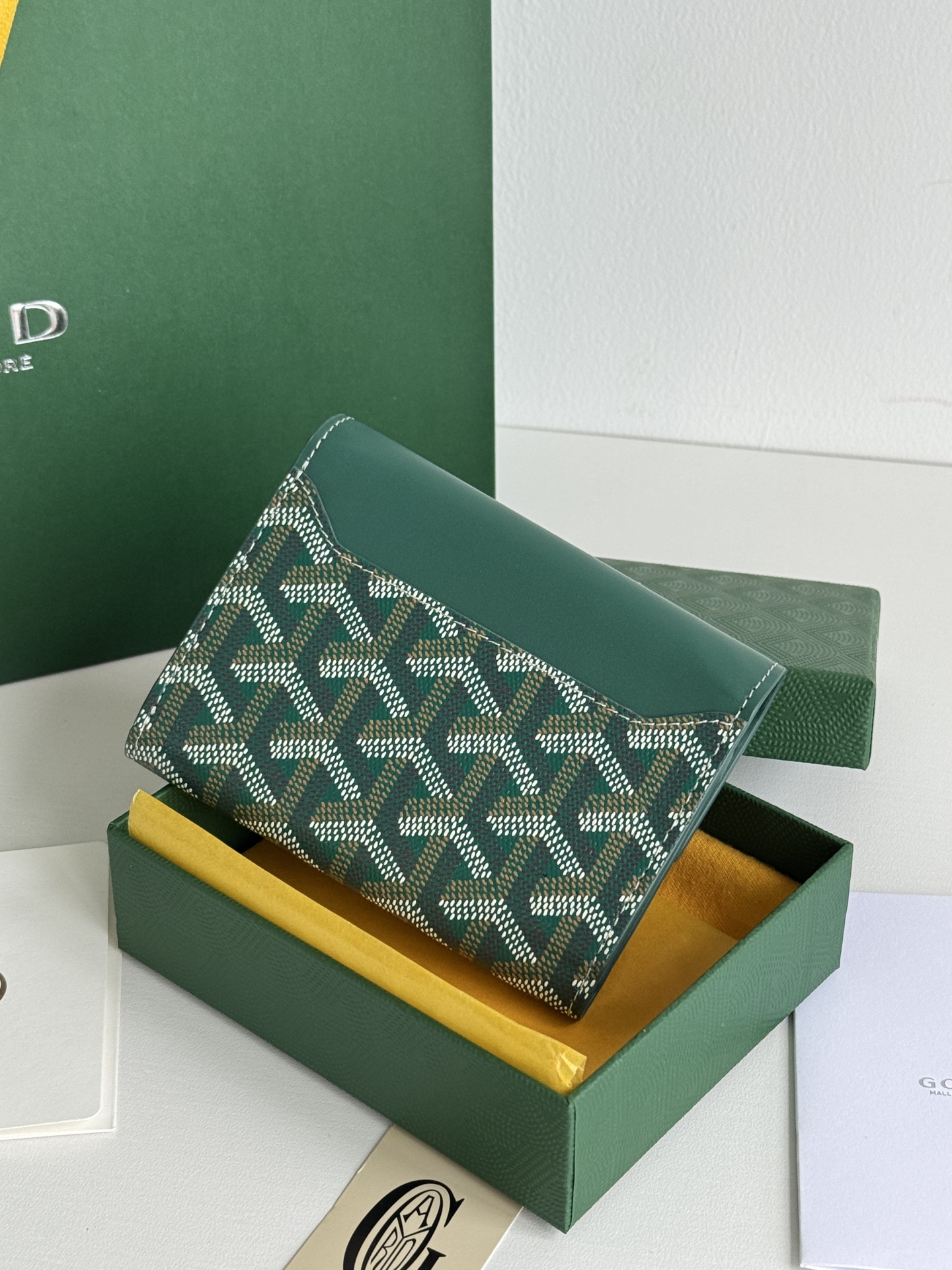 Saint-Gabriel 三折財布 - Goyardine 帆布と小牛皮のコンパクトデザイン