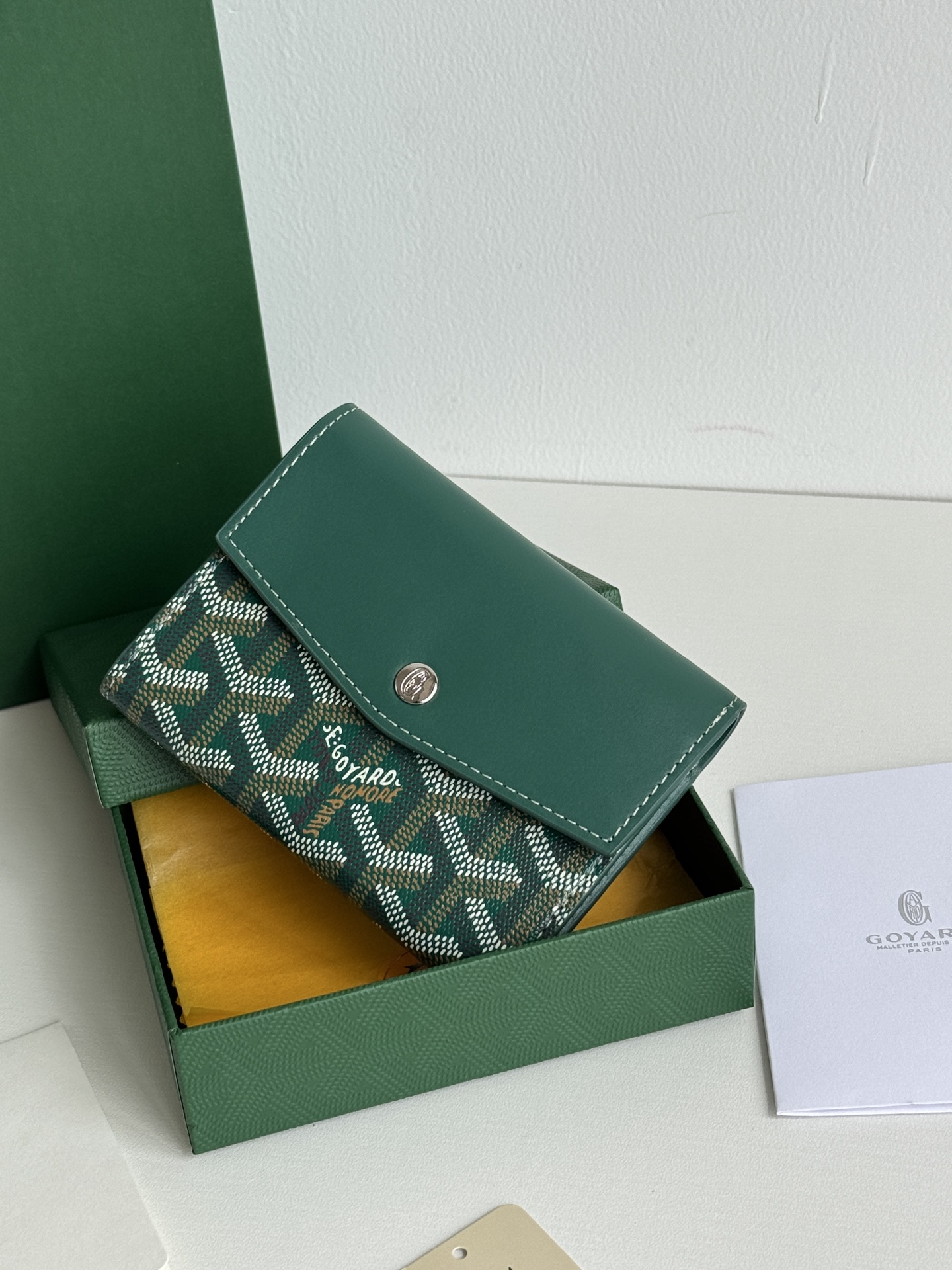 Saint-Gabriel 三折財布 - Goyardine 帆布と小牛皮のコンパクトデザイン