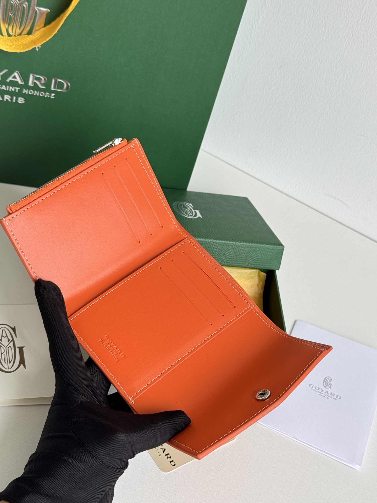 Saint-Gabriel 三折財布 Goyardine帆布と小牛皮製の軽量デザイン