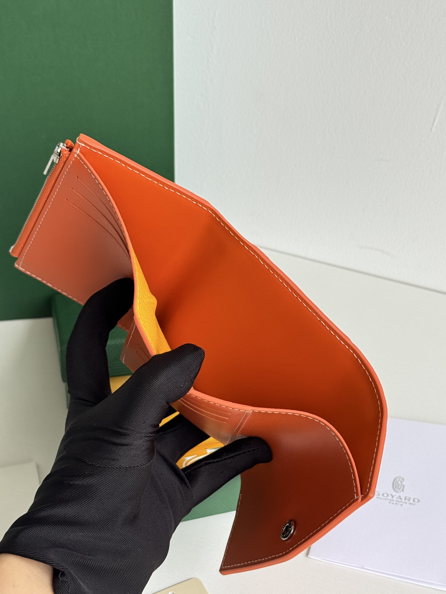 Saint-Gabriel 三折財布 Goyardine帆布と小牛皮製の軽量デザイン