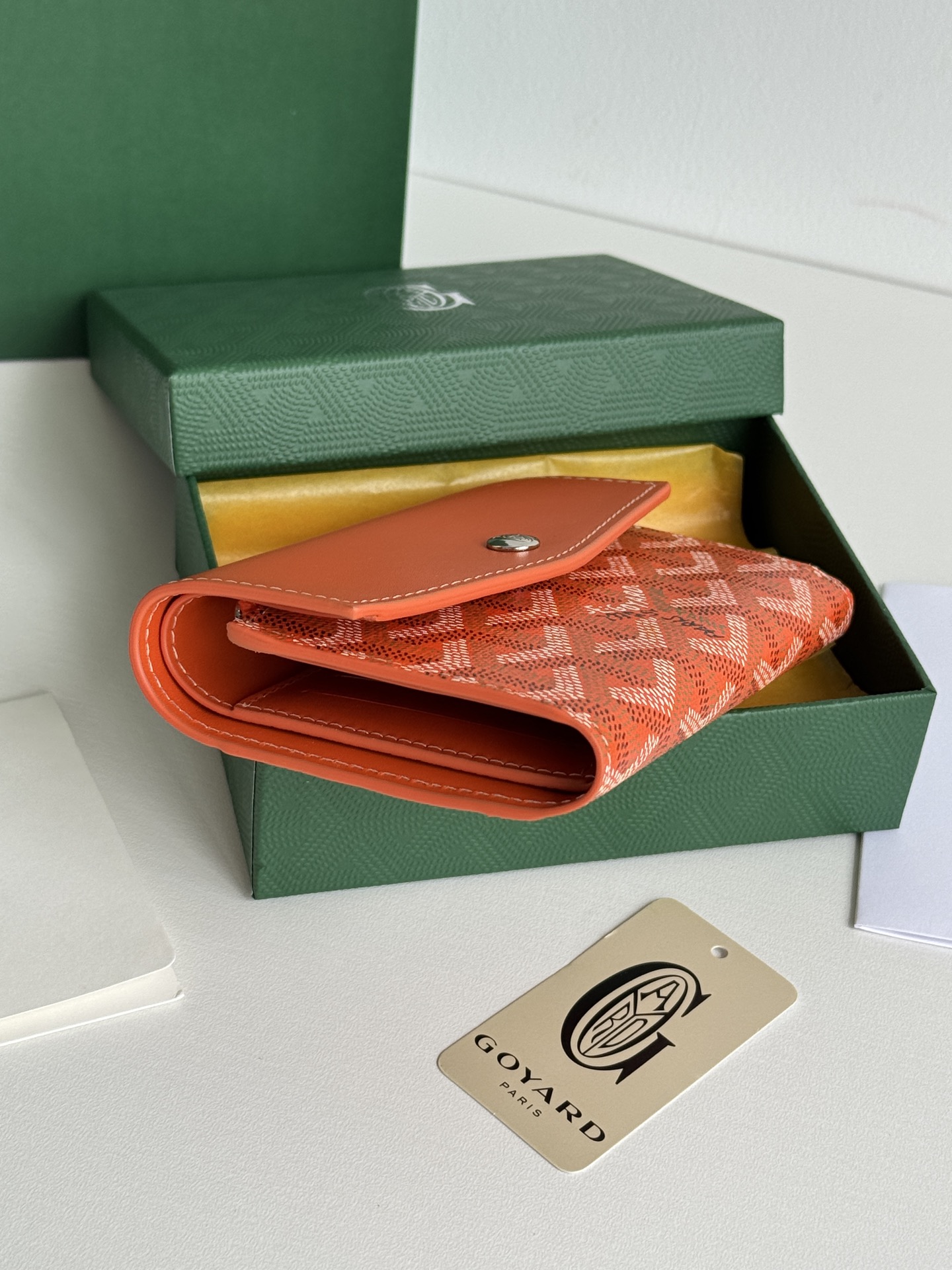 Saint-Gabriel 三折財布 Goyardine帆布と小牛皮製の軽量デザイン