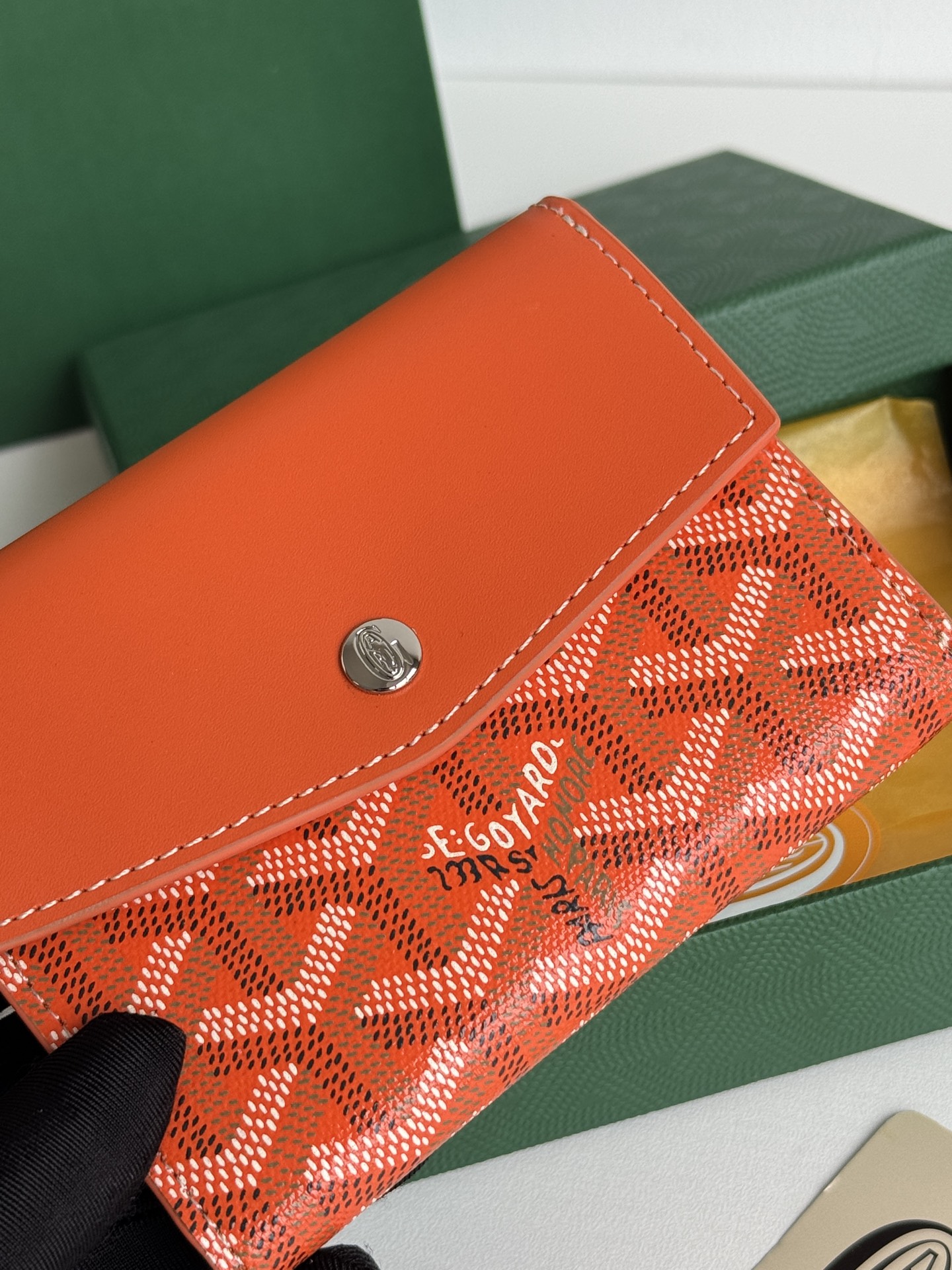 Saint-Gabriel 三折財布 Goyardine帆布と小牛皮製の軽量デザイン