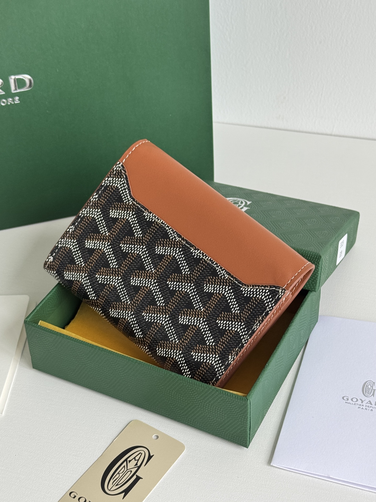 Saint-Gabriel 三折財布 - Goyardine帆布と小牛皮のエレガントなデザイン