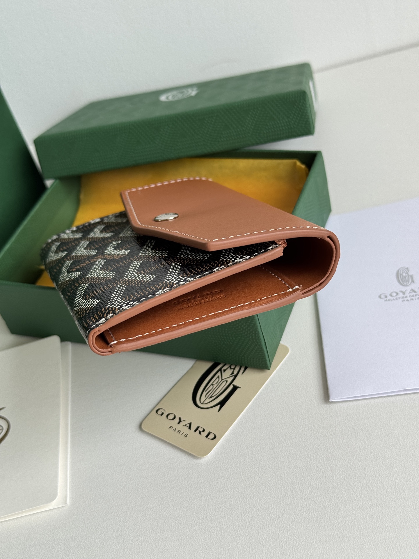 Saint-Gabriel 三折財布 - Goyardine帆布と小牛皮のエレガントなデザイン