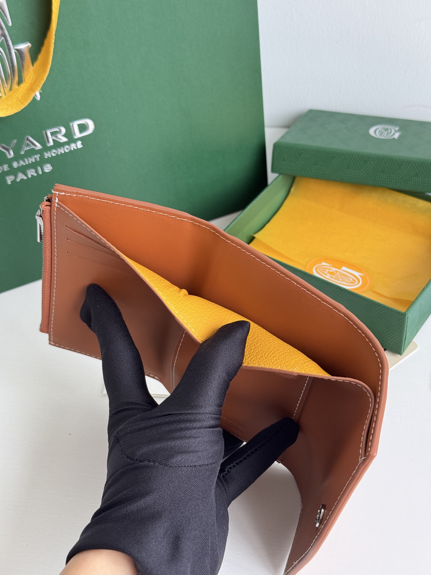 Saint-Gabriel 三折財布 - Goyardine帆布と小牛皮のエレガントなデザイン