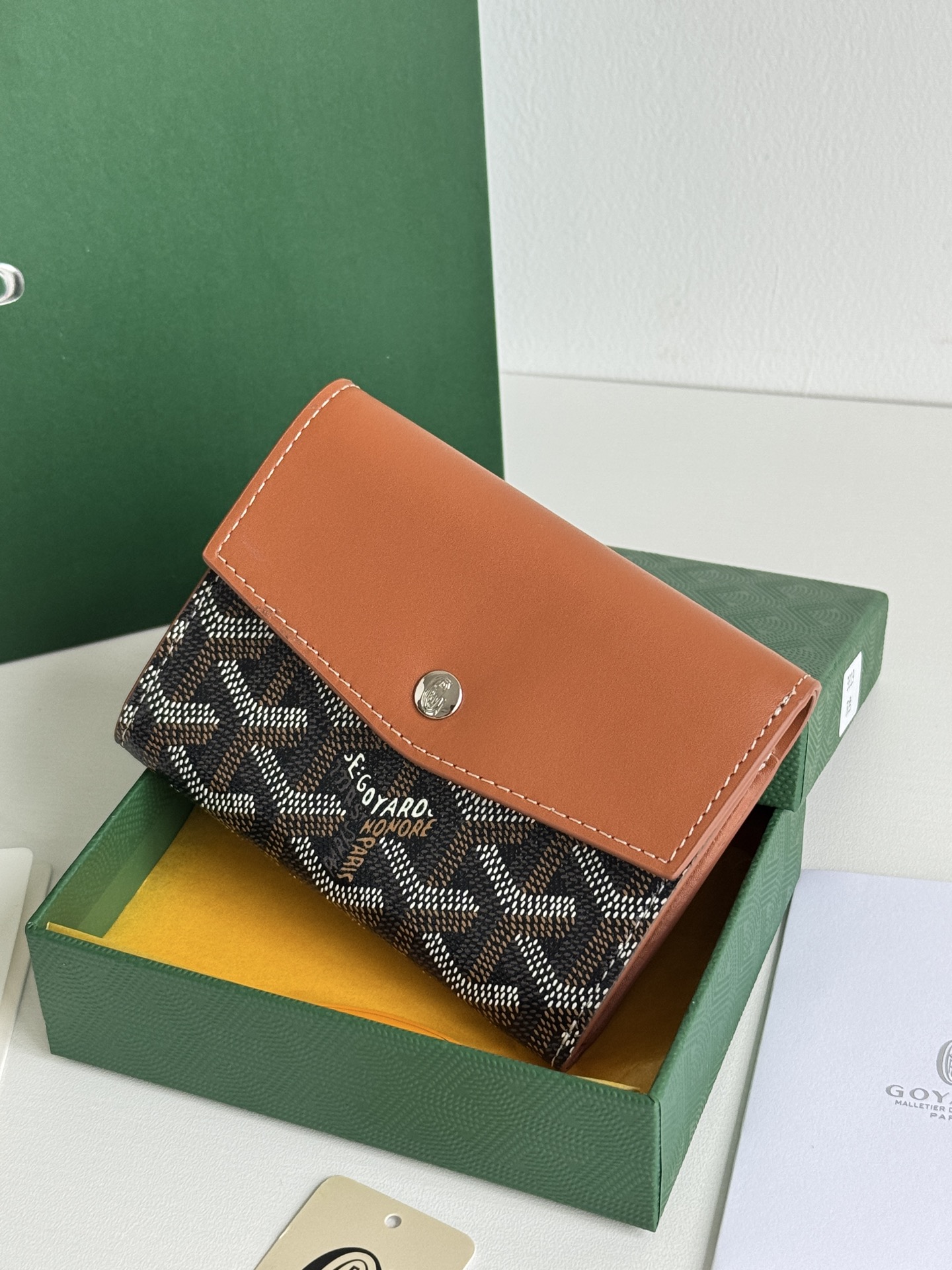 Saint-Gabriel 三折財布 - Goyardine帆布と小牛皮のエレガントなデザイン