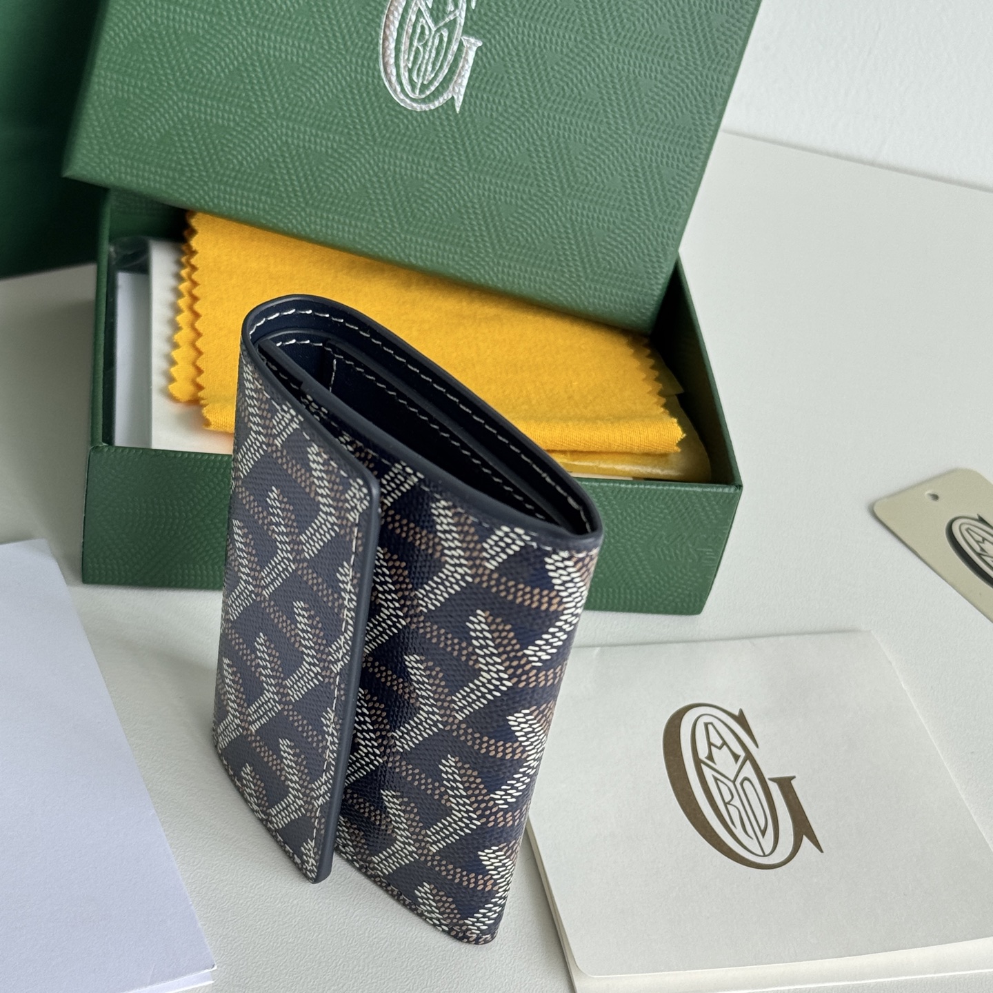 Marigny 零钱包 - 便利なコイン収納とカードポケット付き