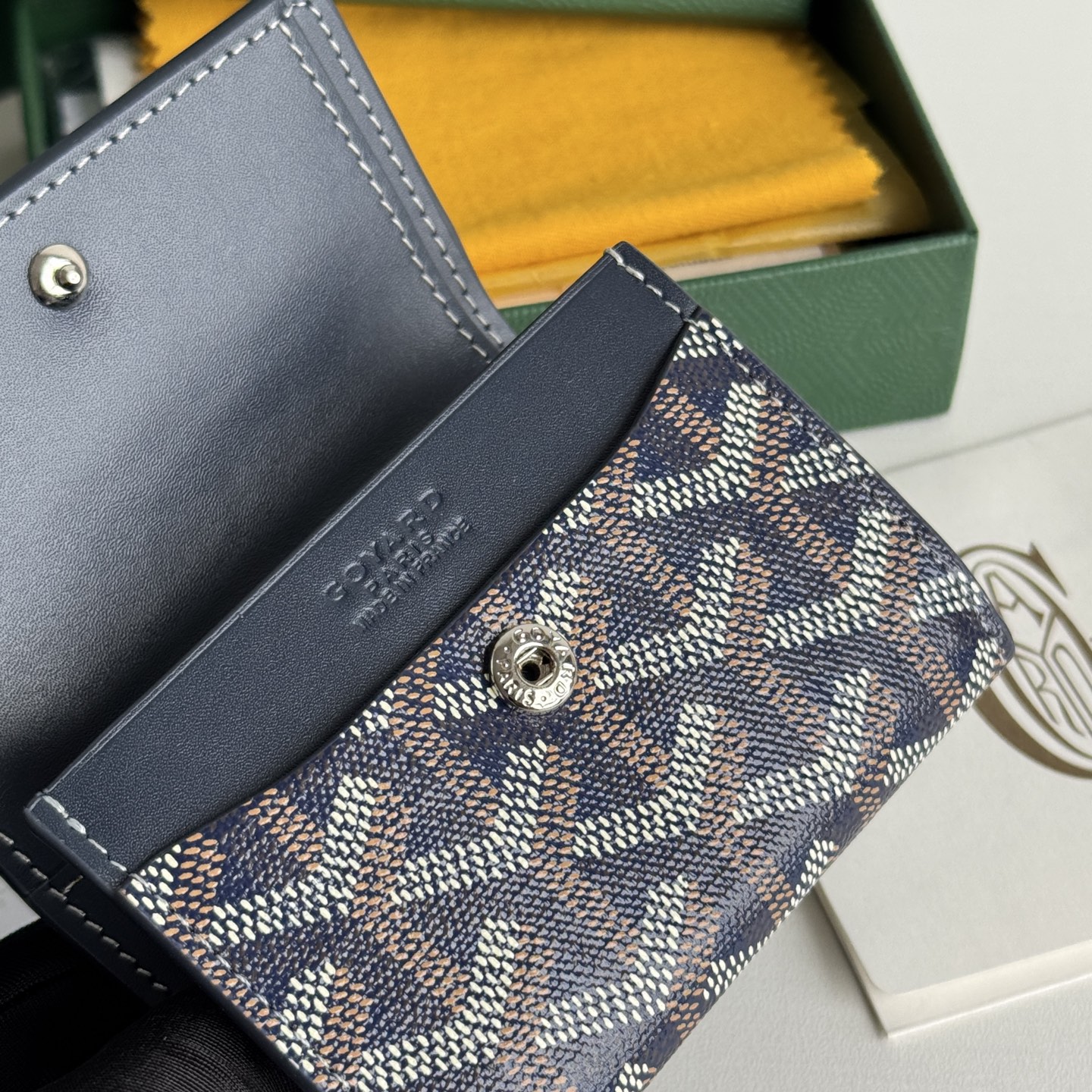 Marigny 零钱包 - 便利なコイン収納とカードポケット付き