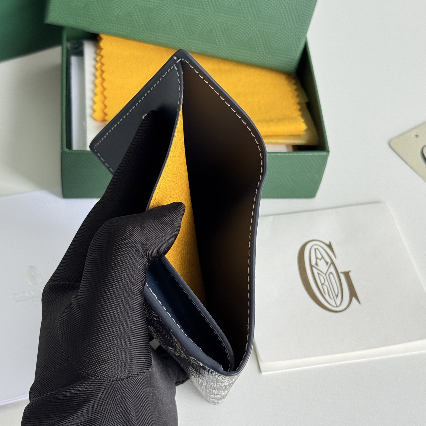 Marigny 零钱包 - 便利なコイン収納とカードポケット付き