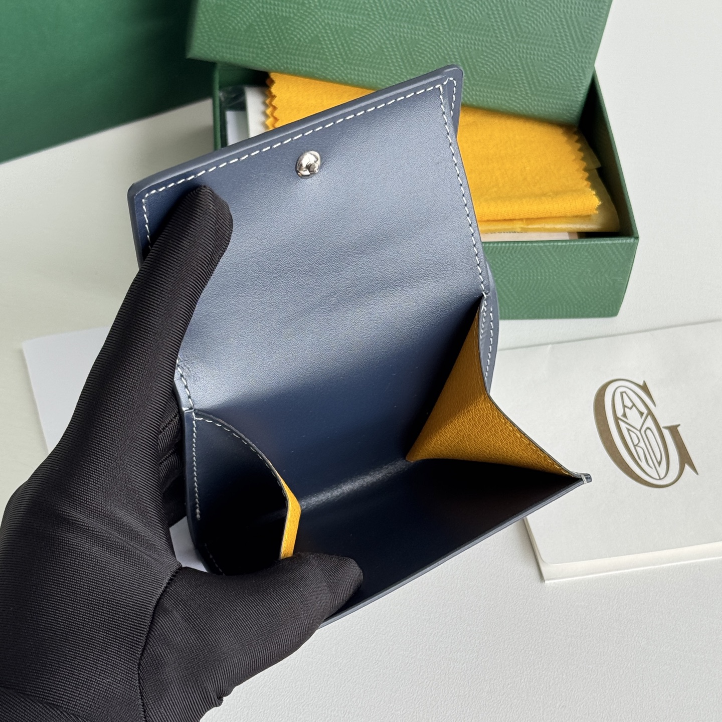 Marigny 零钱包 - 便利なコイン収納とカードポケット付き