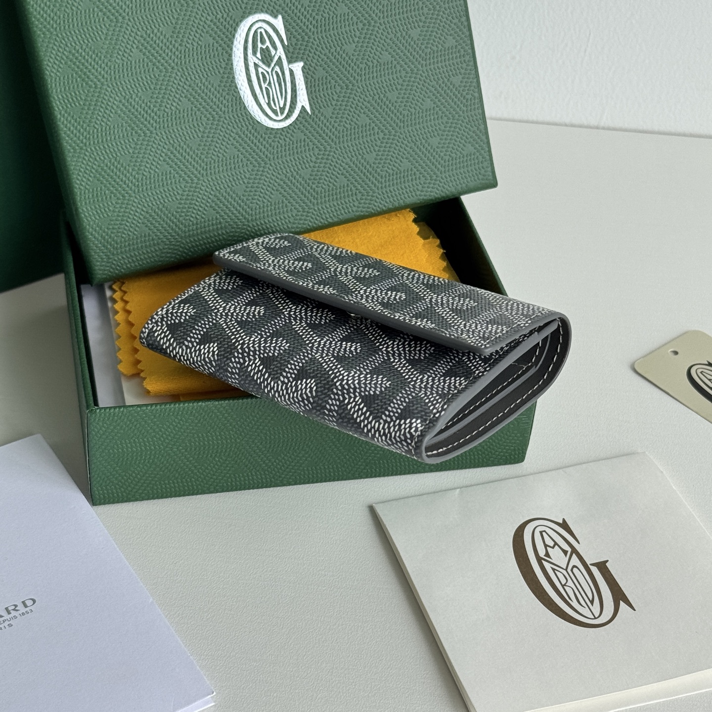 Marigny 零钱包 - 按扣開合で便利な収納