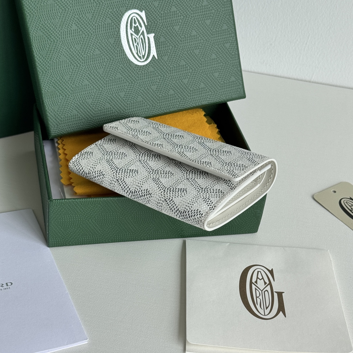 Marigny 零钱包 - 硬币・カード・紙幣の収納に最適なデザイン