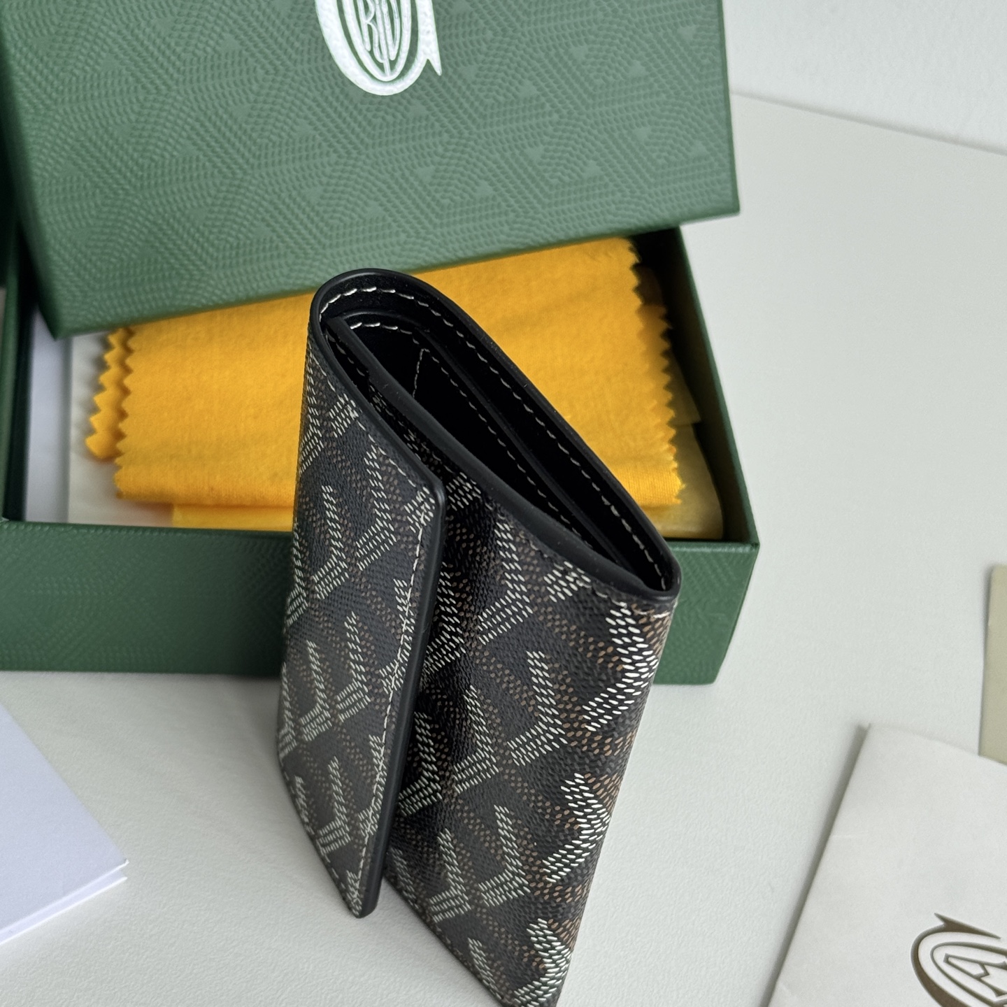 Marigny 零钱包 - 持ち運びやすい収納力抜群のデザイン