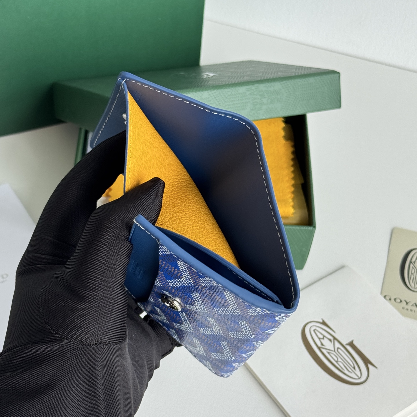 Marigny 零钱包 - 便利なコイン収納とカード入れ付き