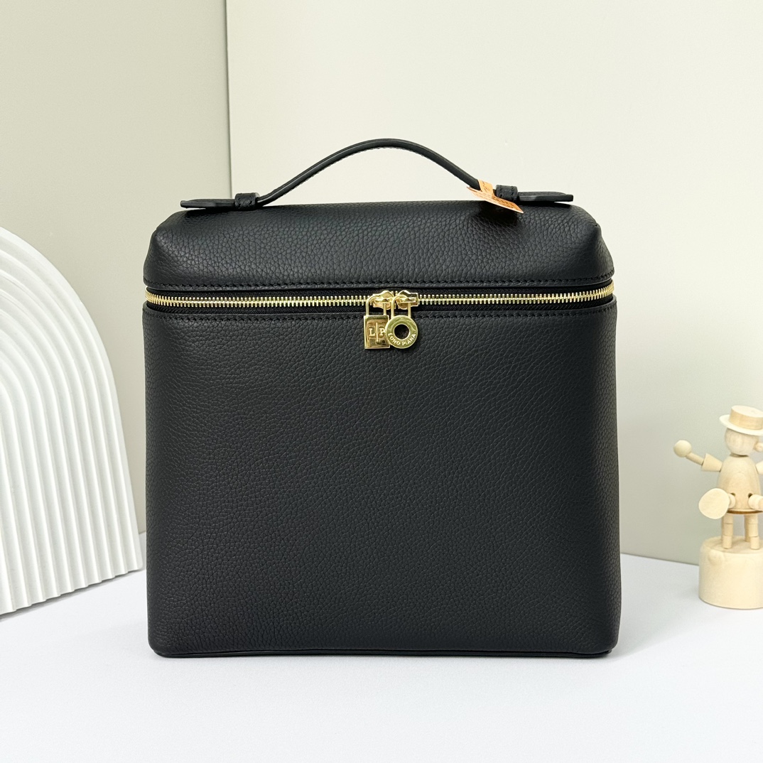 Loro Piana Bags Backpack Supplier in China
 Black Gold All Steel Calfskin Cowhide Lambskin Sheepskin