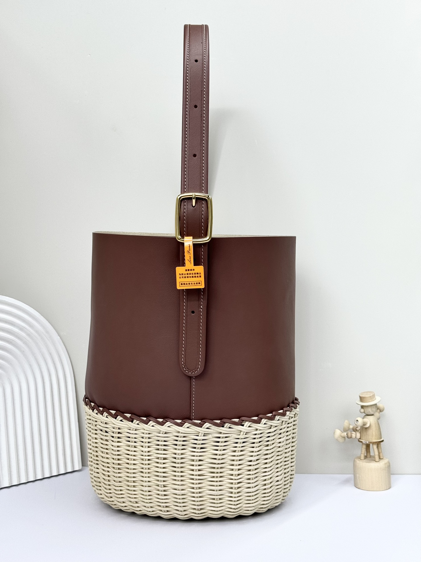 Loro Piana 𝘾𝙚𝙙𝙖𝙧 26 대나무 위빙 버킷백 - 최상급 품질
