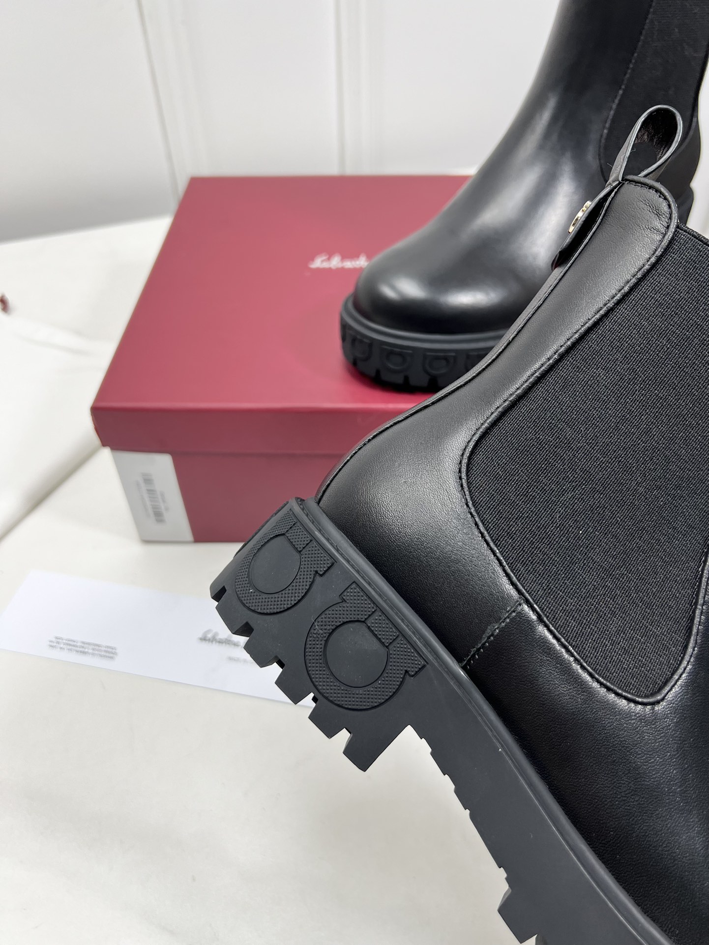 Salvatore Ferragamo Chelsea Boots with Gancini Logo Details and Rubber Bottoms - 图片 8