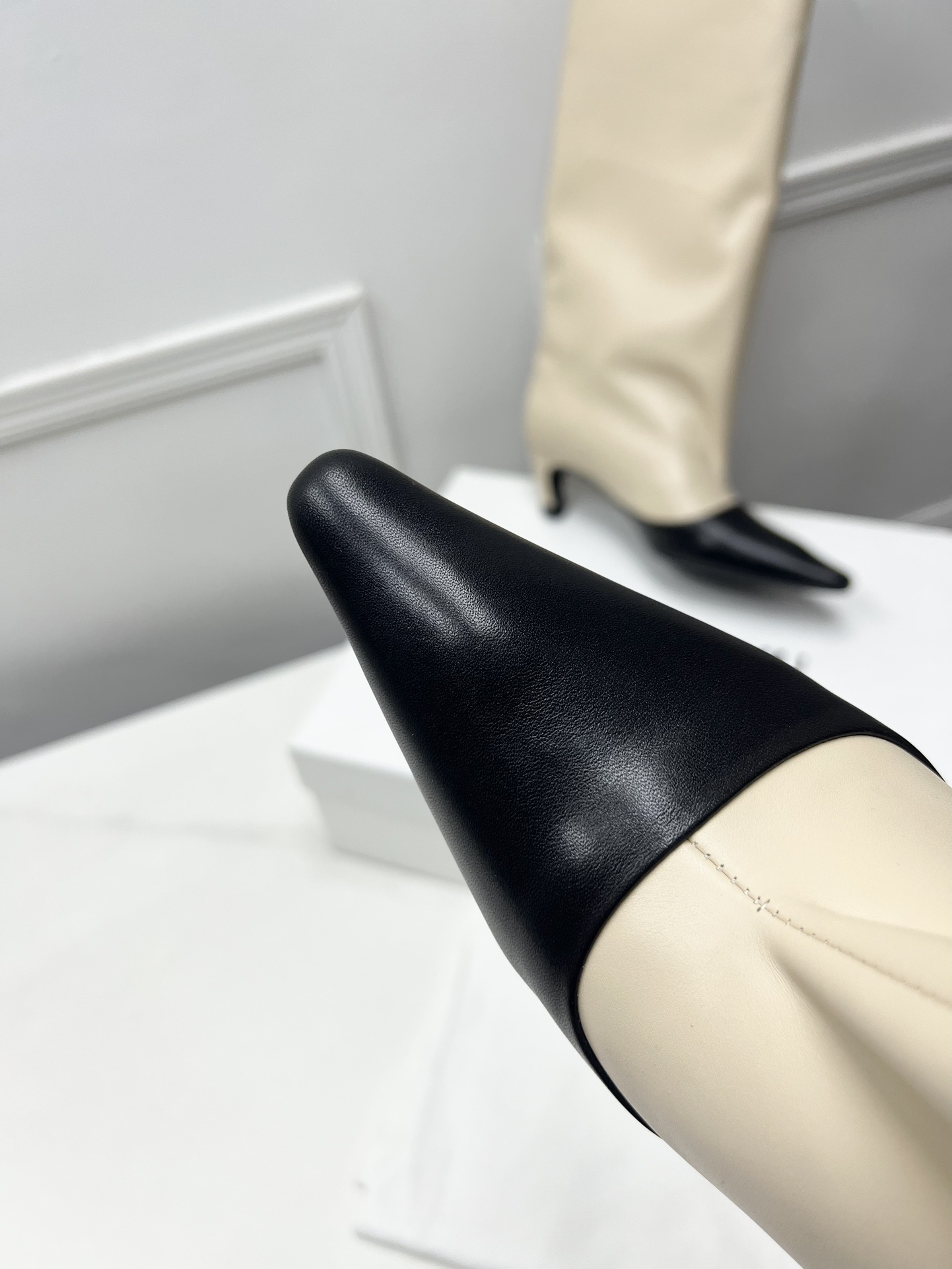Stylish IMMI 2023w Boots: Imported Calf Skins, 4cm Heel, Sizes 35-39, Unique Design. - 图片 5