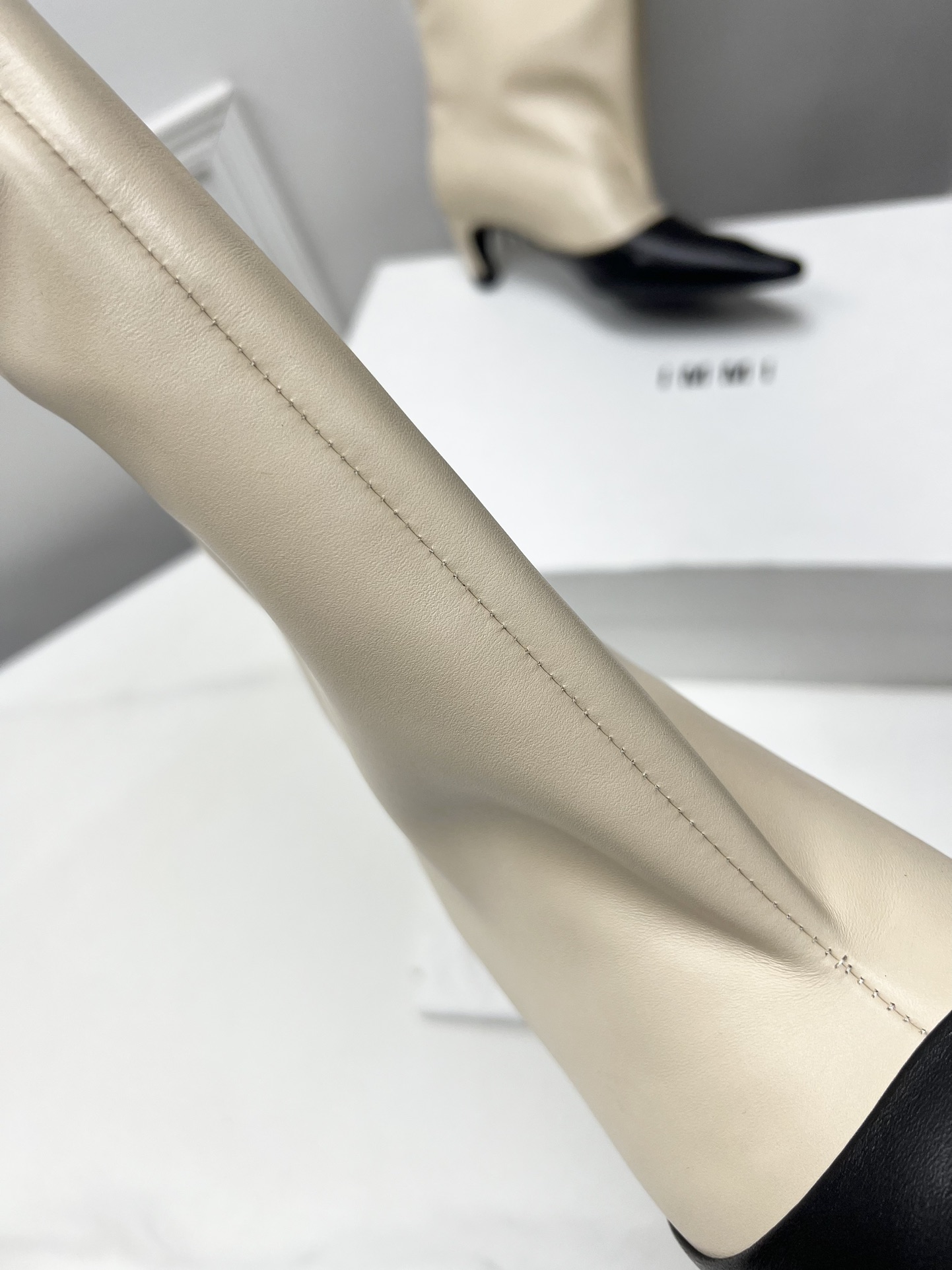 Stylish IMMI 2023w Boots: Imported Calf Skins, 4cm Heel, Sizes 35-39, Unique Design. - 图片 6