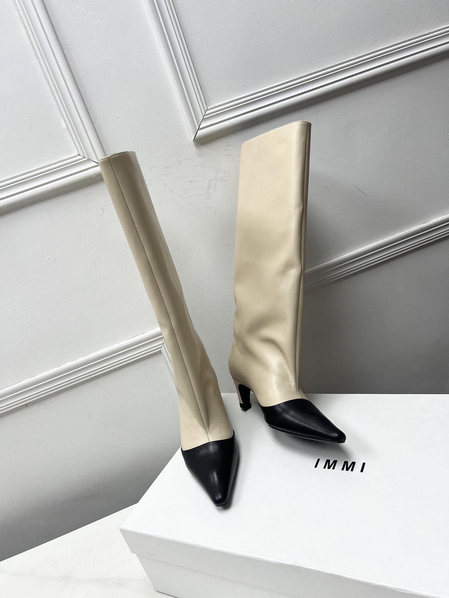 Stylish IMMI 2023w Boots: Imported Calf Skins, 4cm Heel, Sizes 35-39, Unique Design.