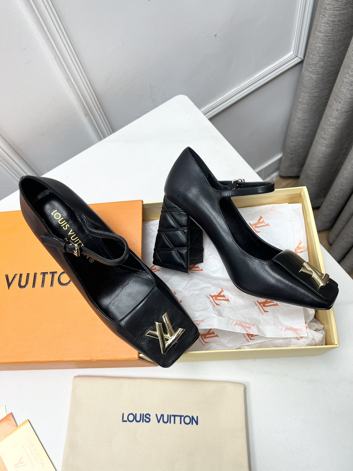 Louis Vuitton Aaa
 Chaussures Escarpins À Talons Hauts Sandales Genuine Leather Peau de chèvre Cuir verni mouton Série printemps Vintage