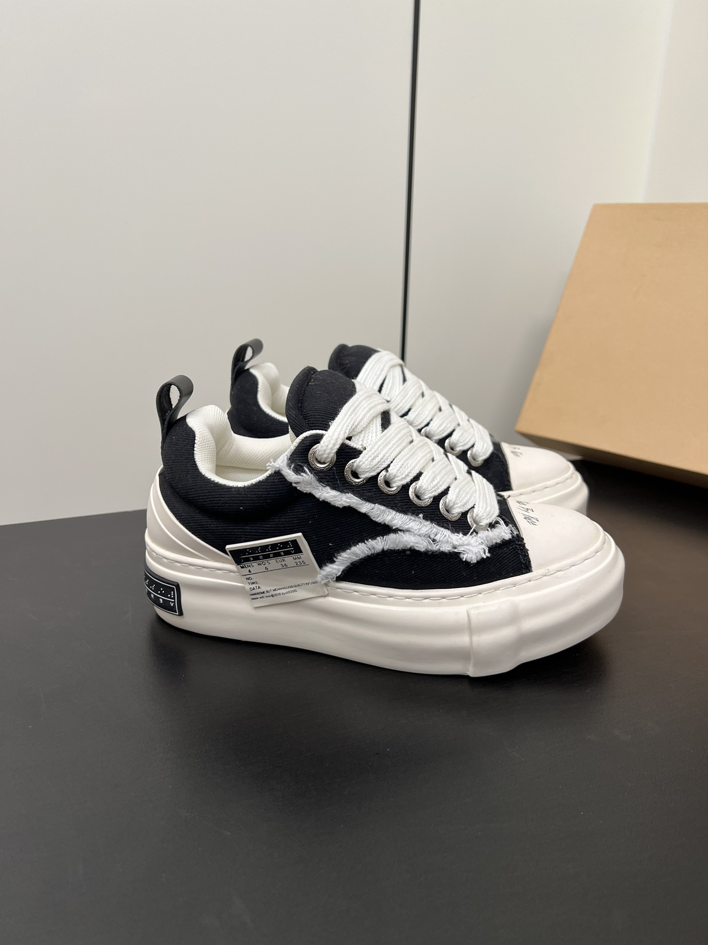 P650 Vessel Nougat Classic Shoes: Soft, Stylish, Comfortable Marshmallow Design with Classic Base - 图片 4