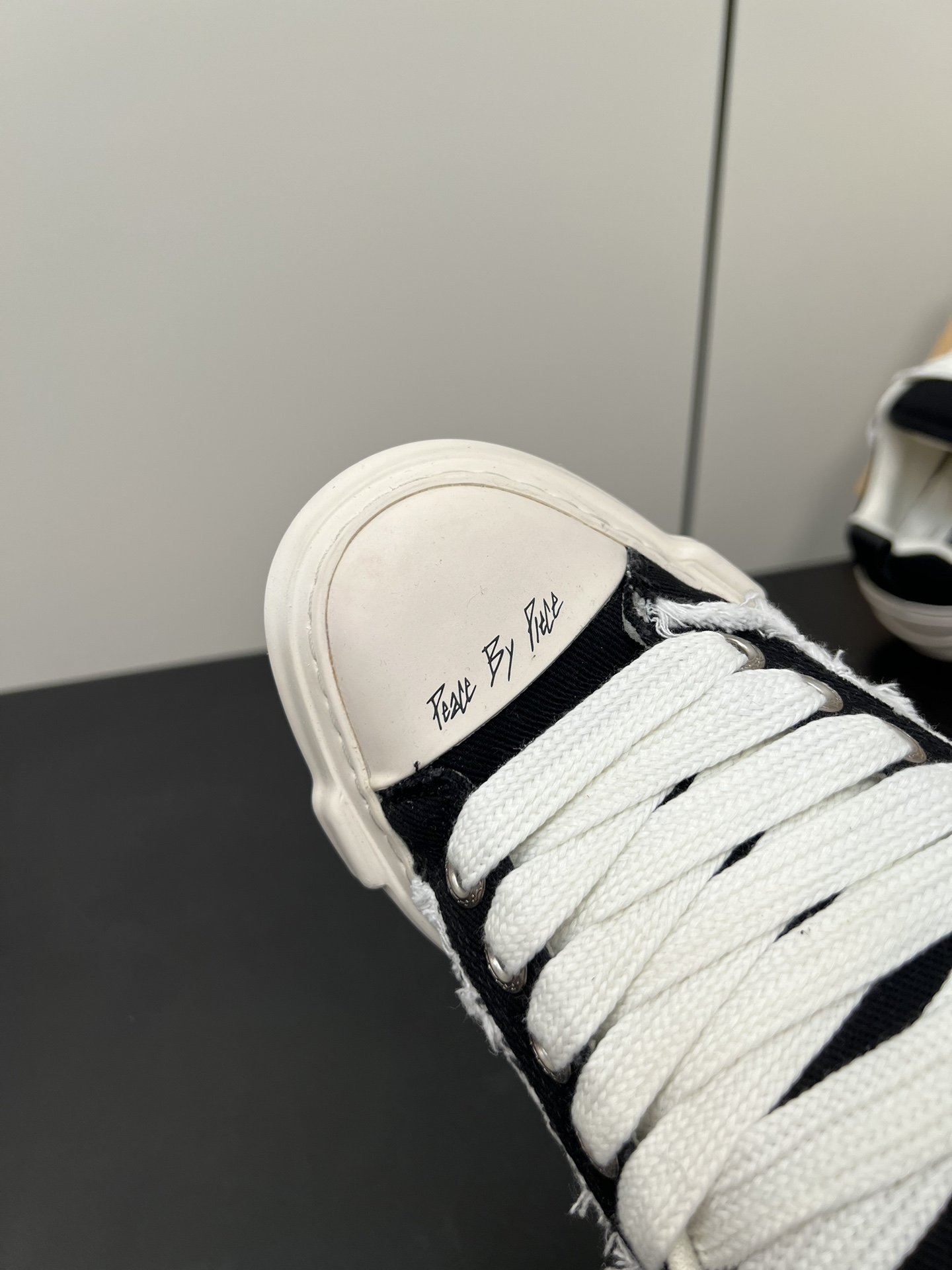 P650 Vessel Nougat Classic Shoes: Soft, Stylish, Comfortable Marshmallow Design with Classic Base - 图片 6