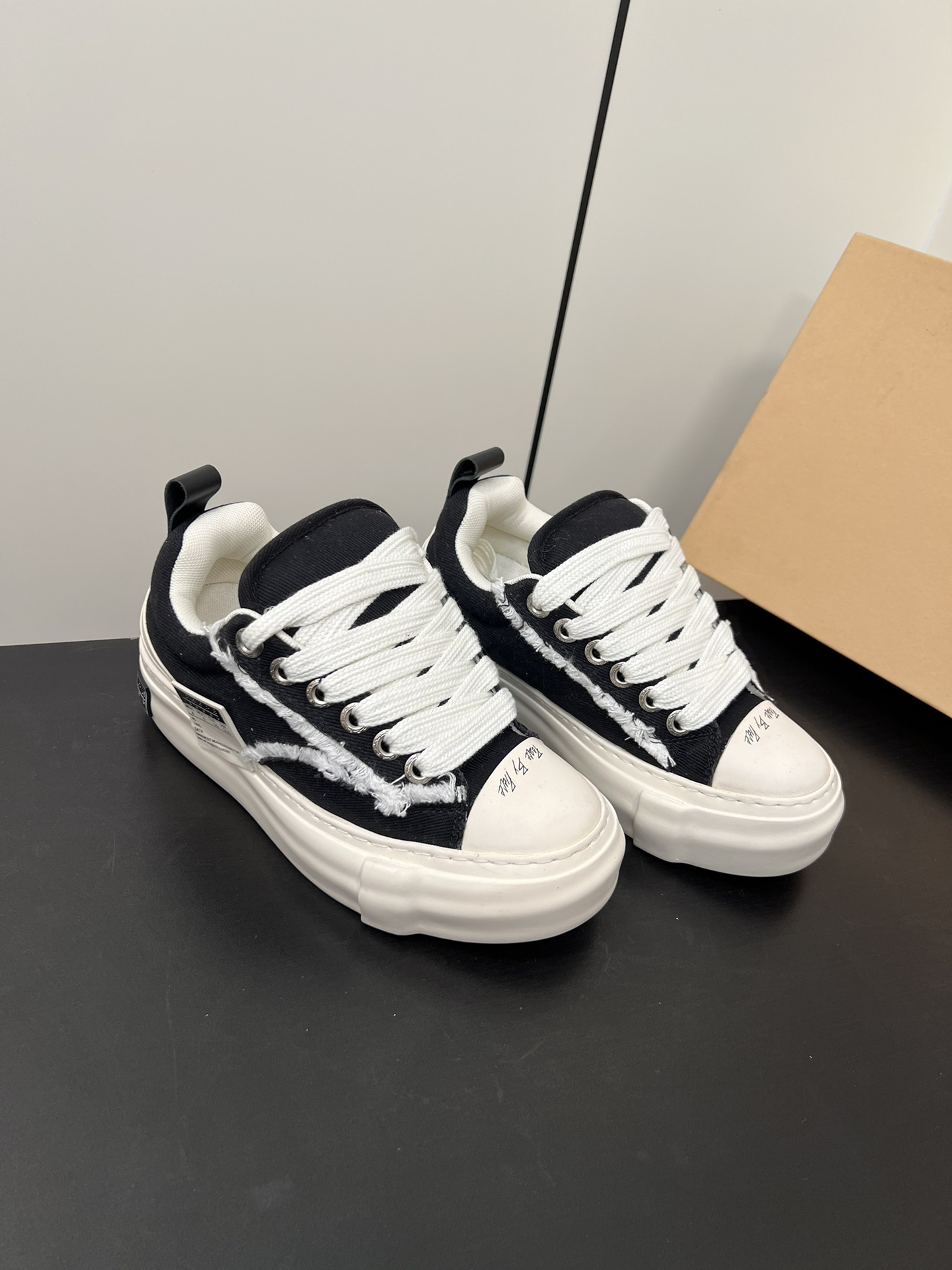 P650 Vessel Nougat Classic Shoes: Soft, Stylish, Comfortable Marshmallow Design with Classic Base - 图片 2