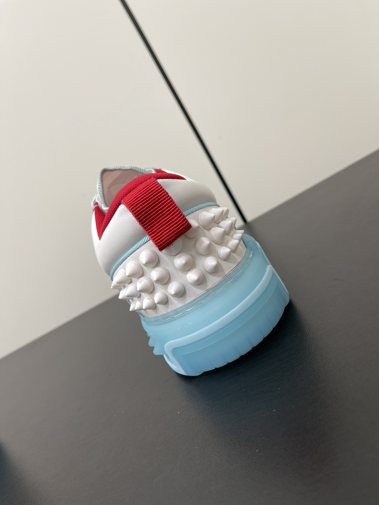 Christian Louboutin Astroloubi Series: Iconic Red Basketball Shoes for Couples - 图片 9