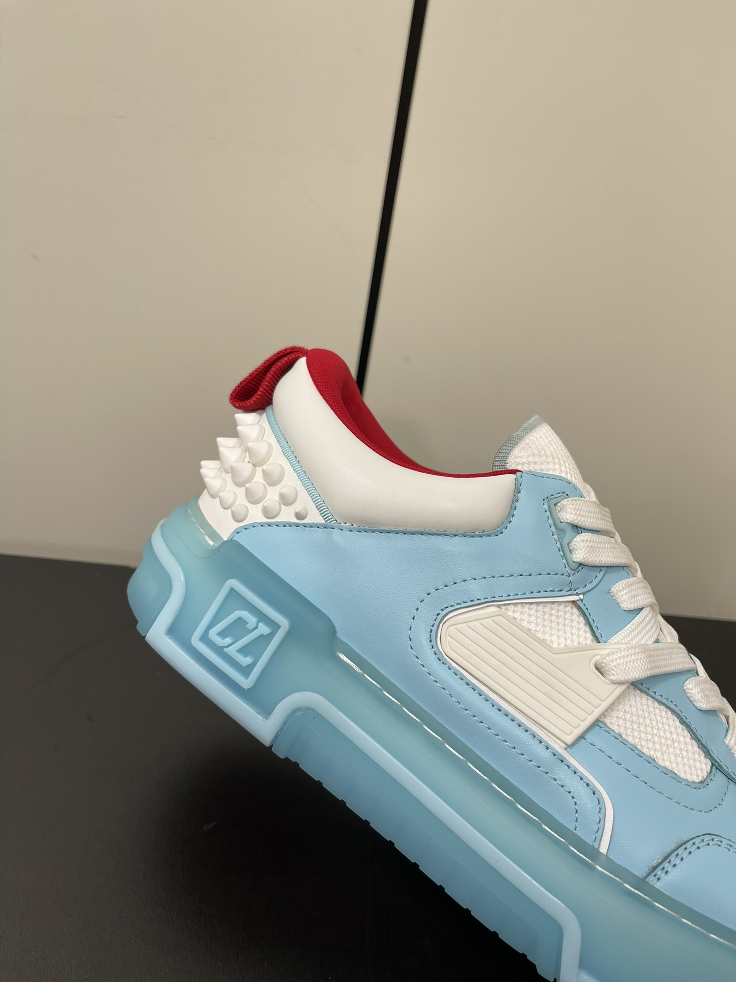 Christian Louboutin Astroloubi Series: Iconic Red Basketball Shoes for Couples - 图片 7