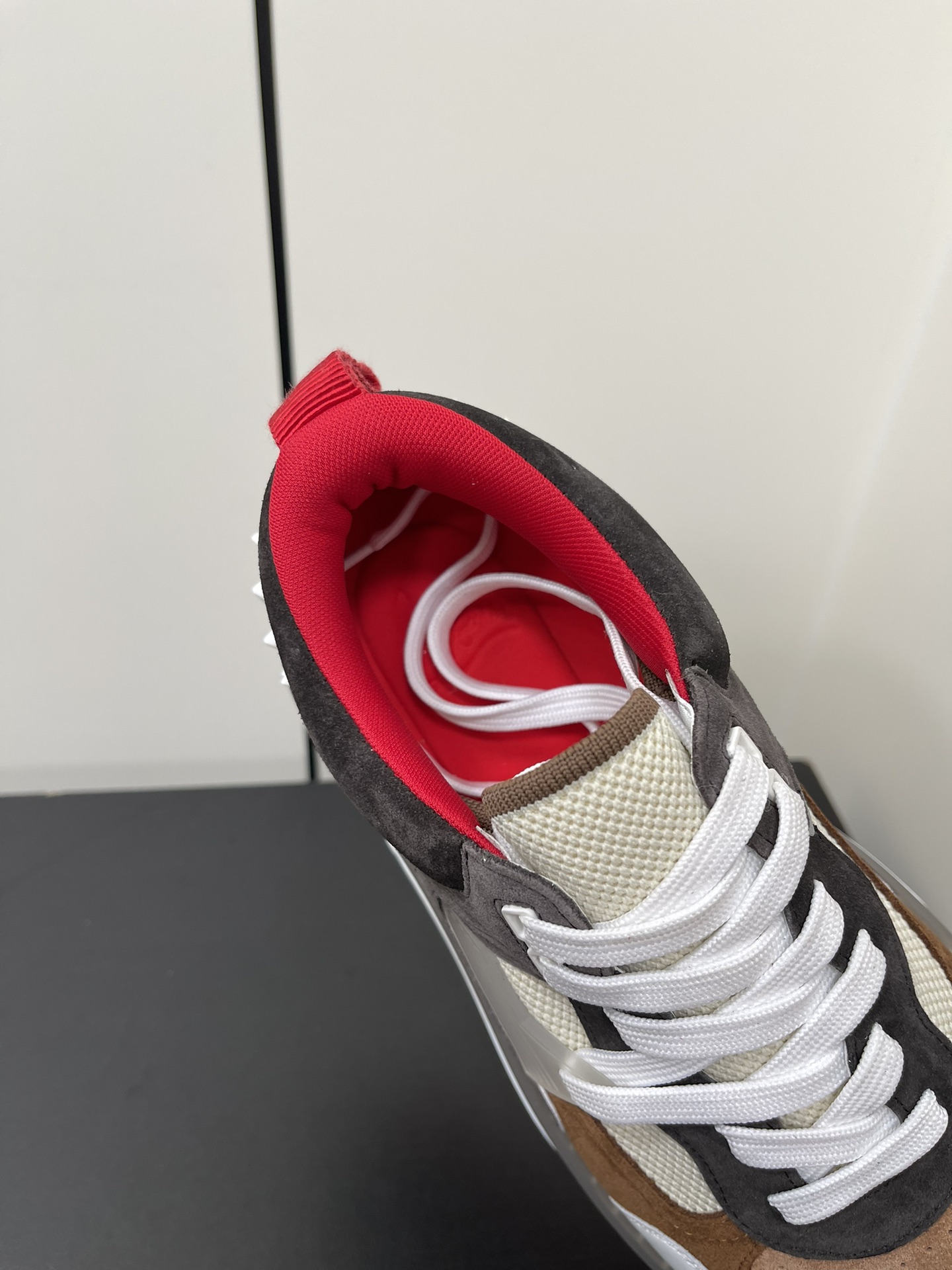 Christian Louboutin Astroroubi Basketball Sneakers: Iconic Red Shoes for Couples - 图片 8