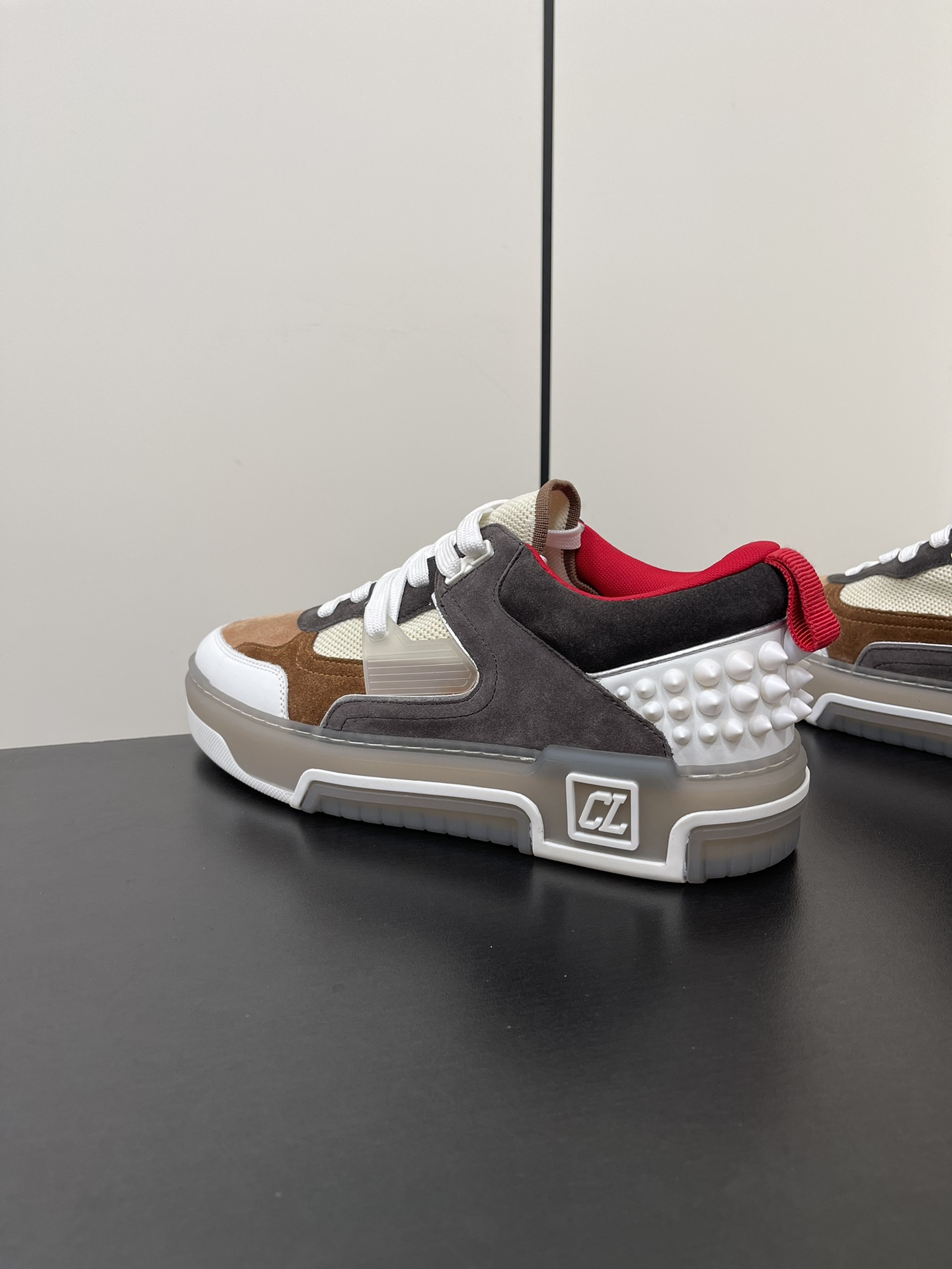 Christian Louboutin Astroroubi Basketball Sneakers: Iconic Red Shoes for Couples - 图片 4